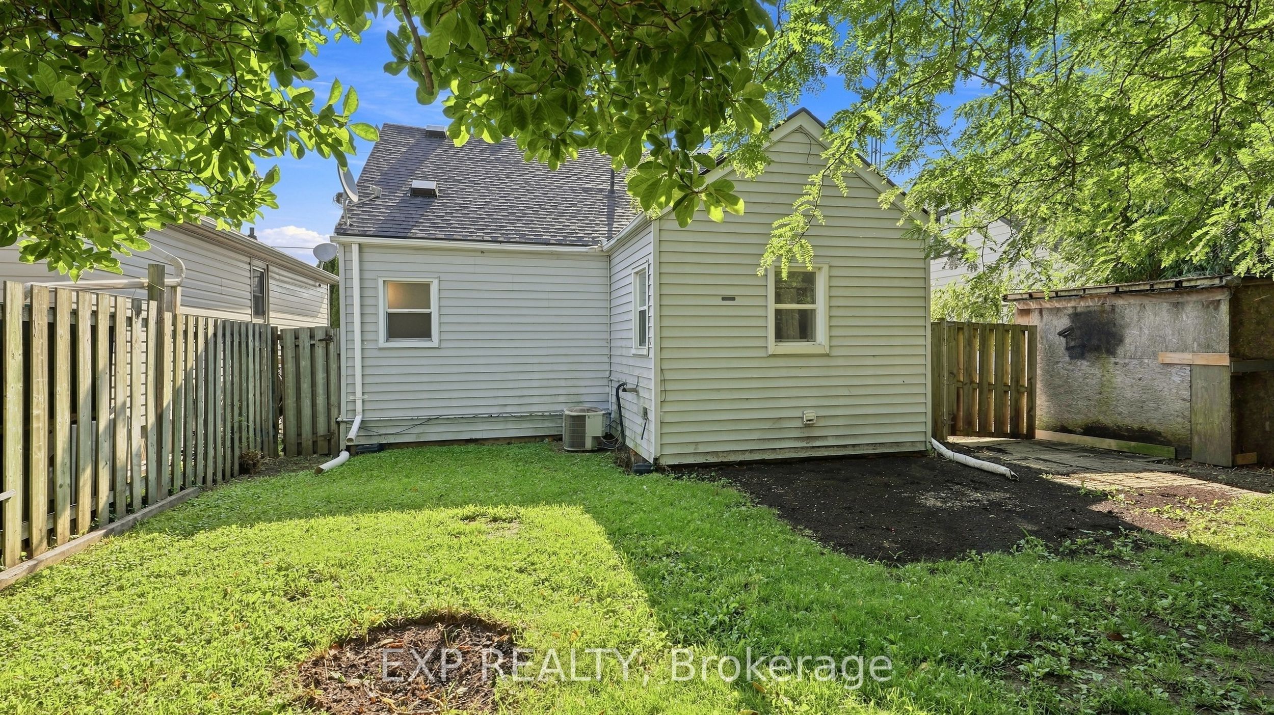225 Grantham Avenue Property Photo 34