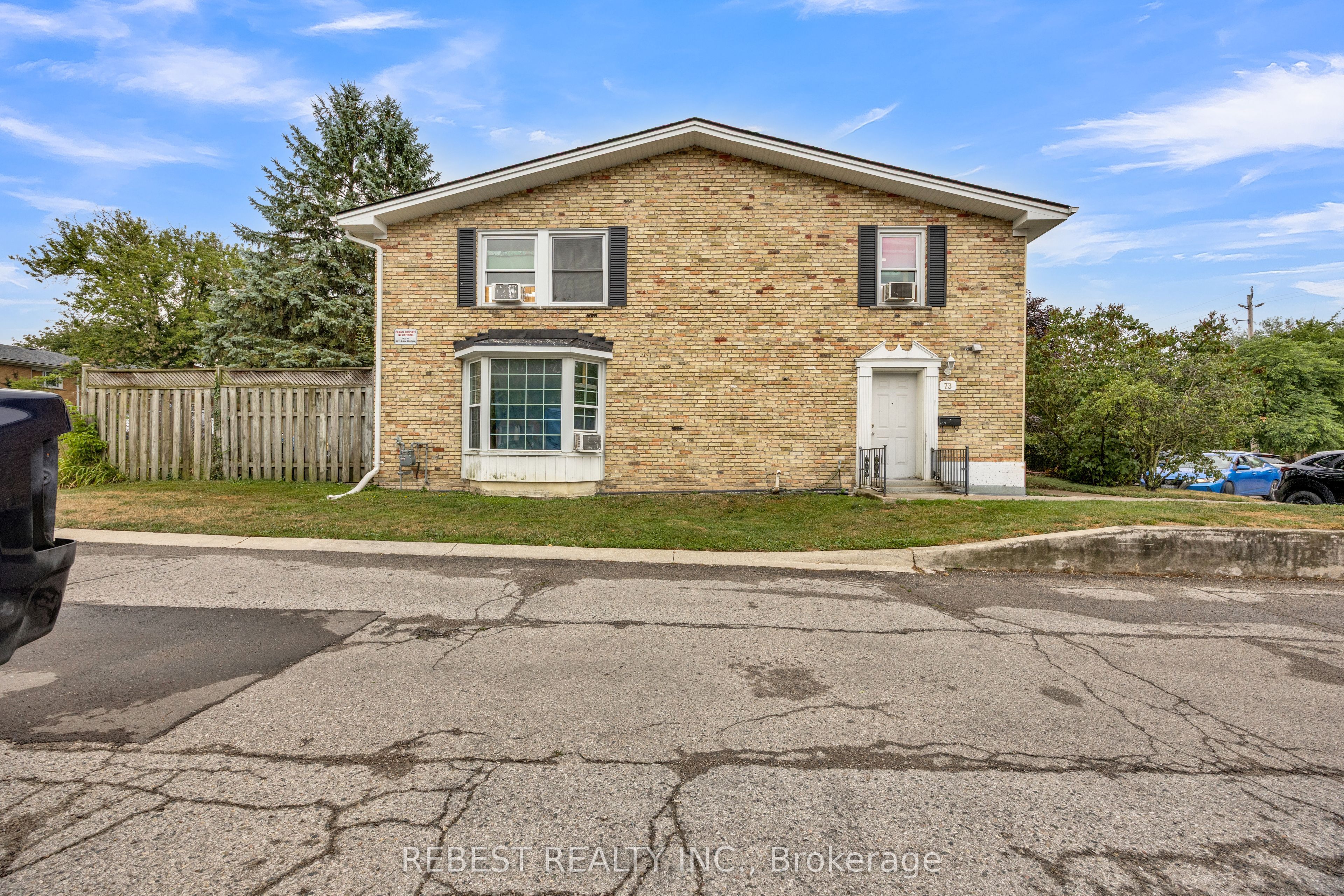 73 Arbour Glen Crescent 1 Property Photo 2