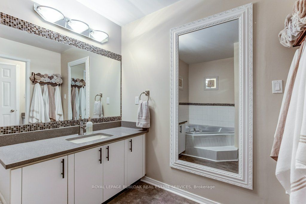 4 Edgewater Drive Property Photo 29
