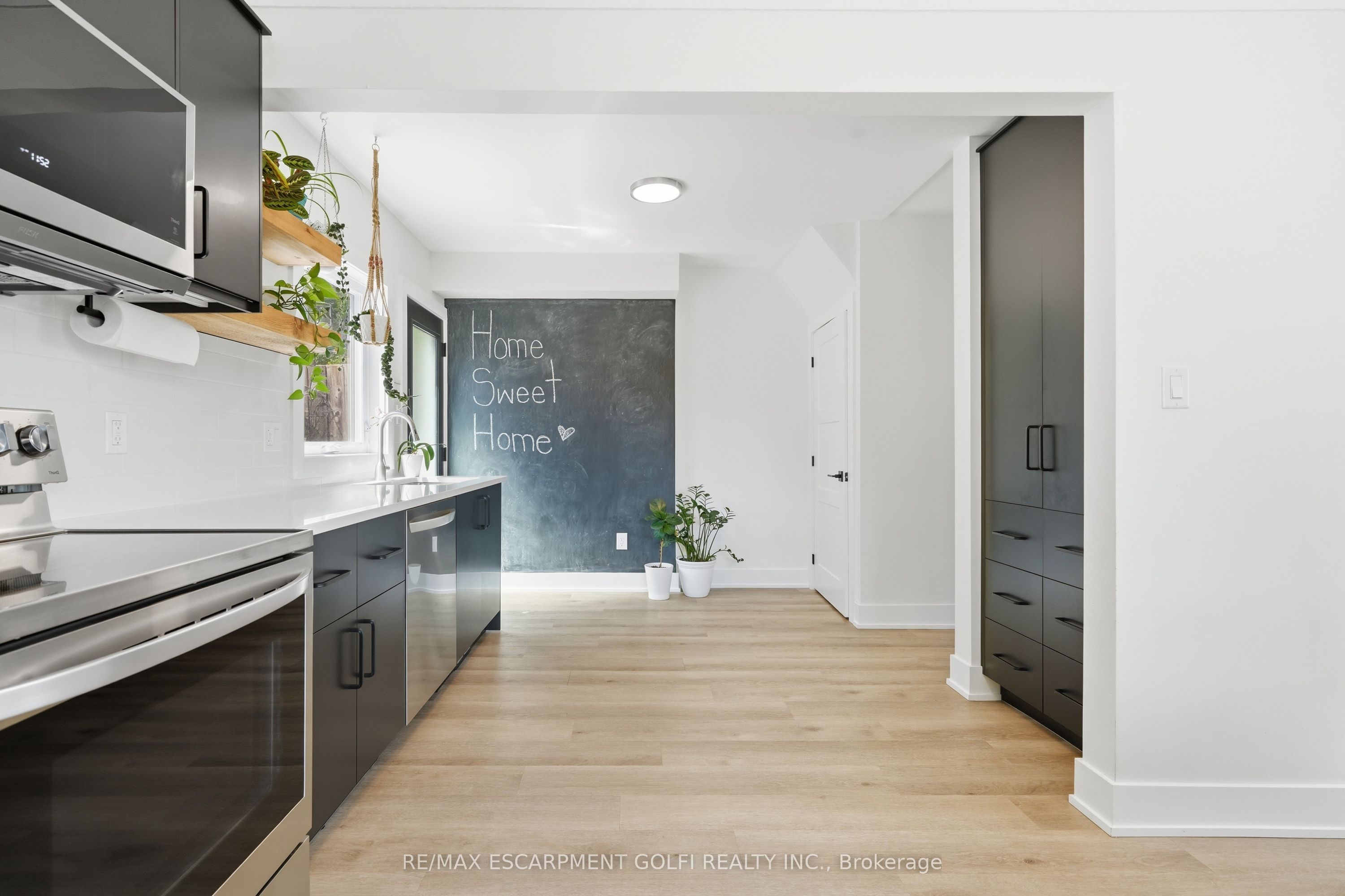 6680 Mcleod Road Property Photo 8