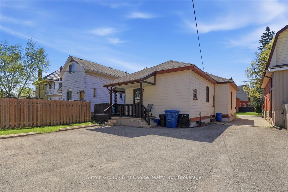 49 Well Street Property Photo 33