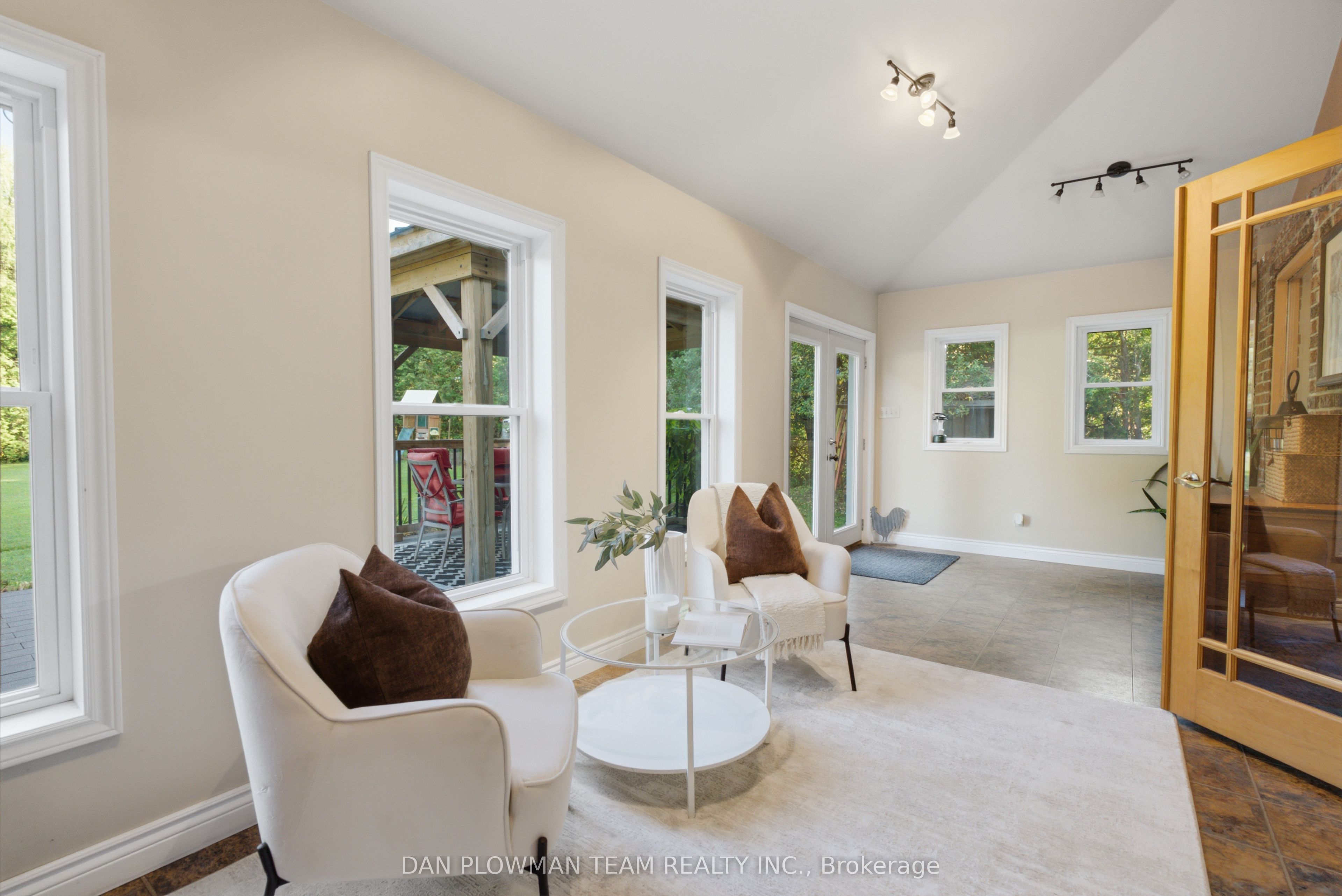 9 Valley Road Property Photo 14