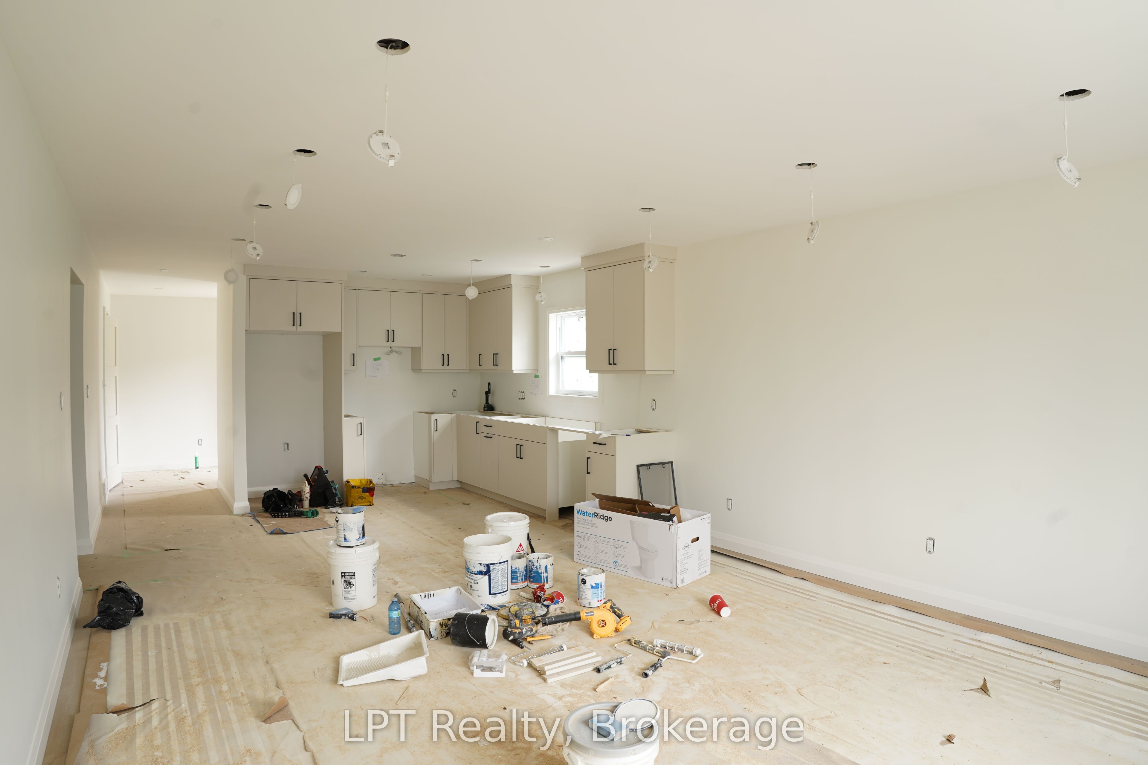 665 Watson Street Property Photo 9