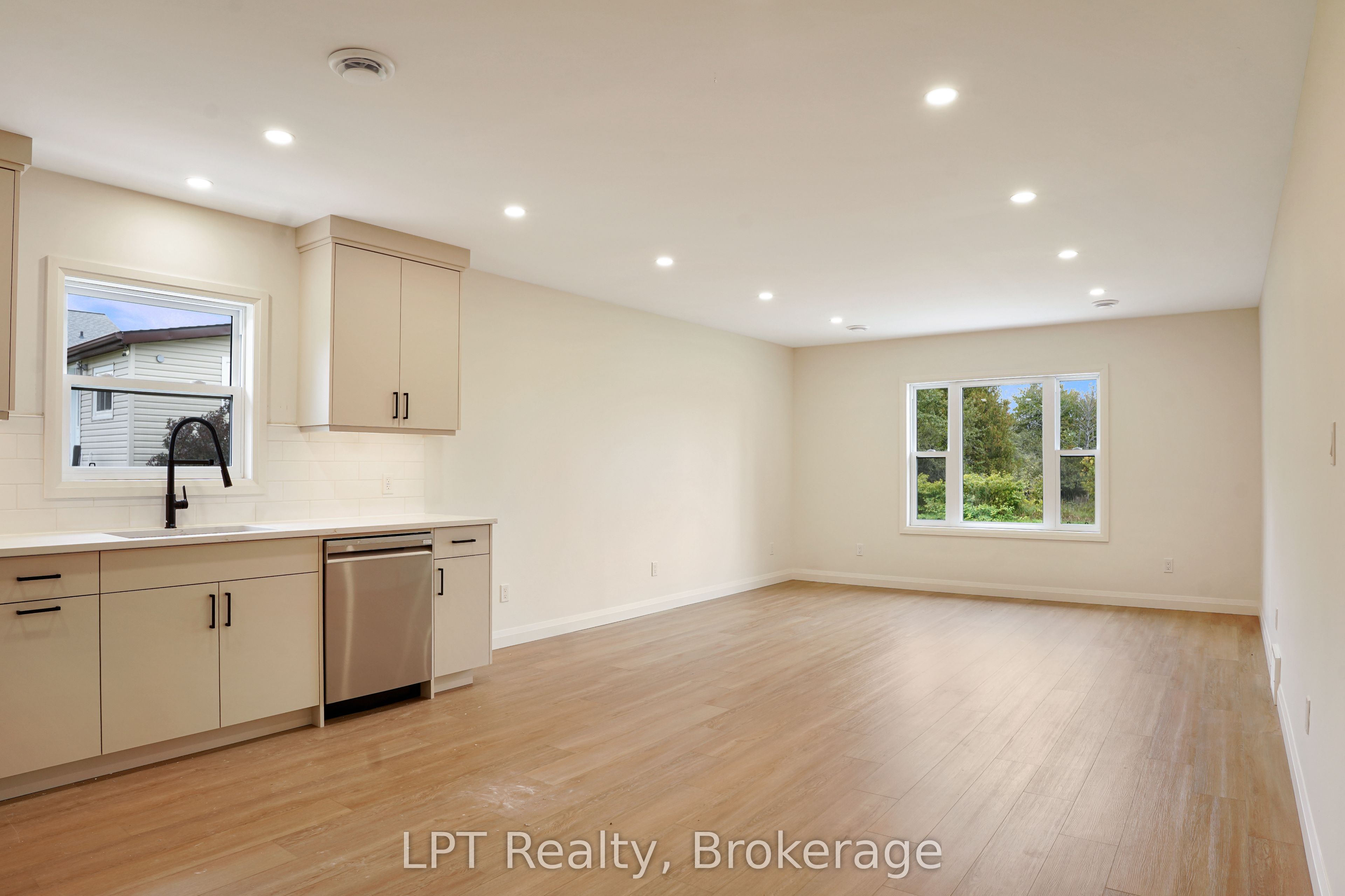 665 Watson Street Property Photo 9