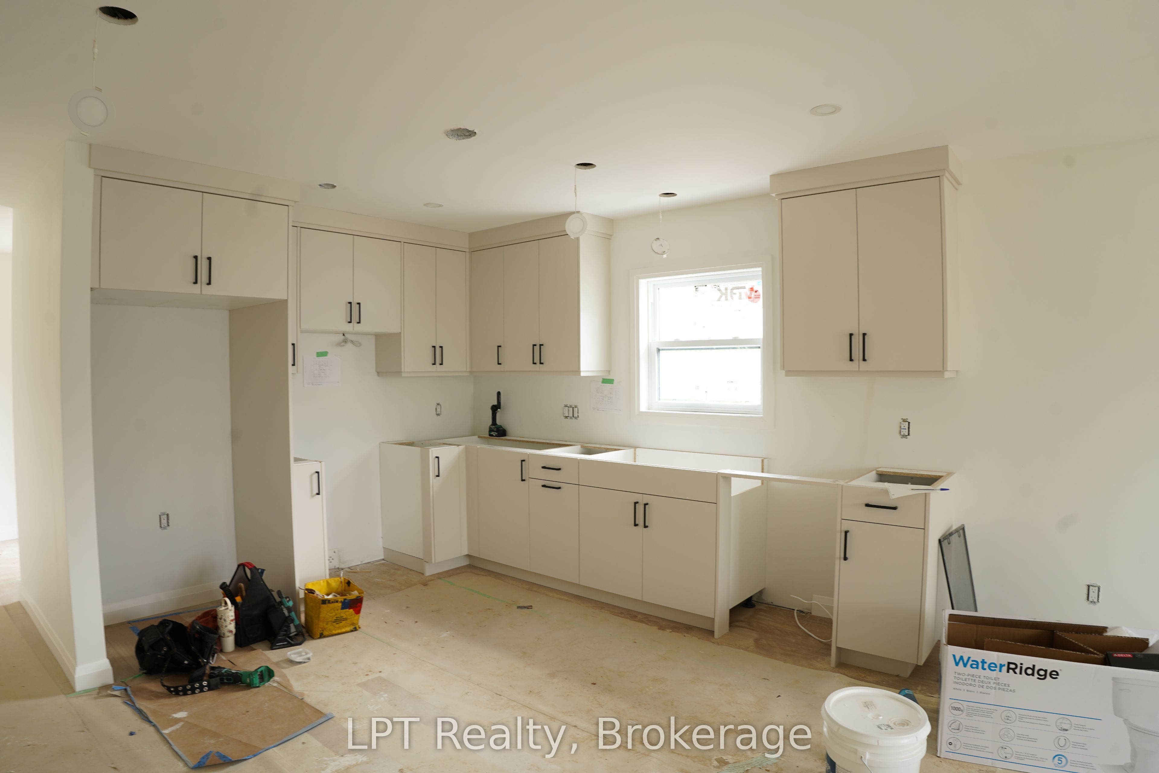 665 Watson Street Property Photo 10