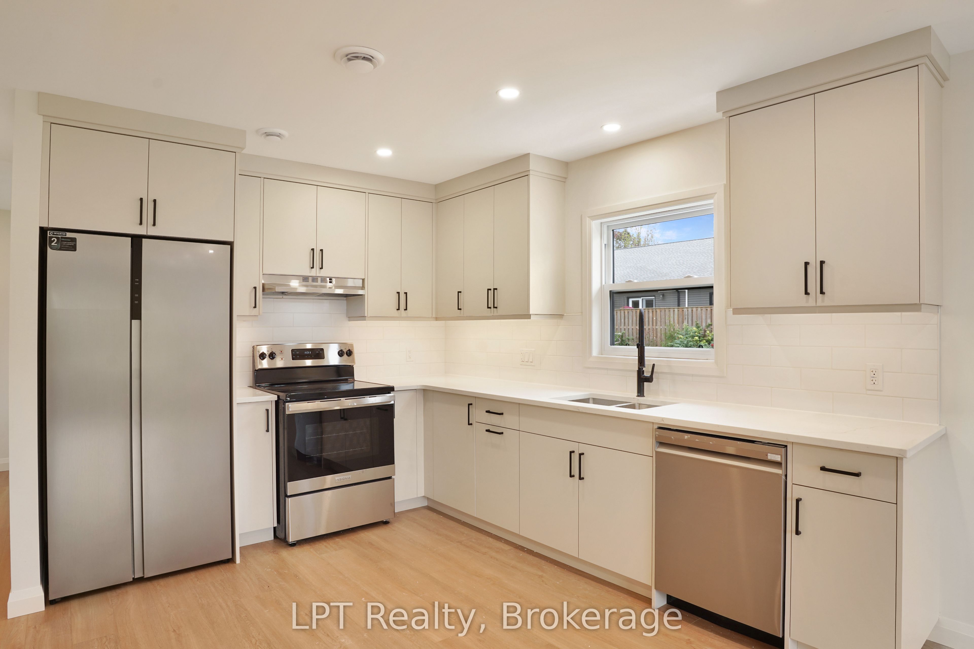 665 Watson Street Property Photo 11