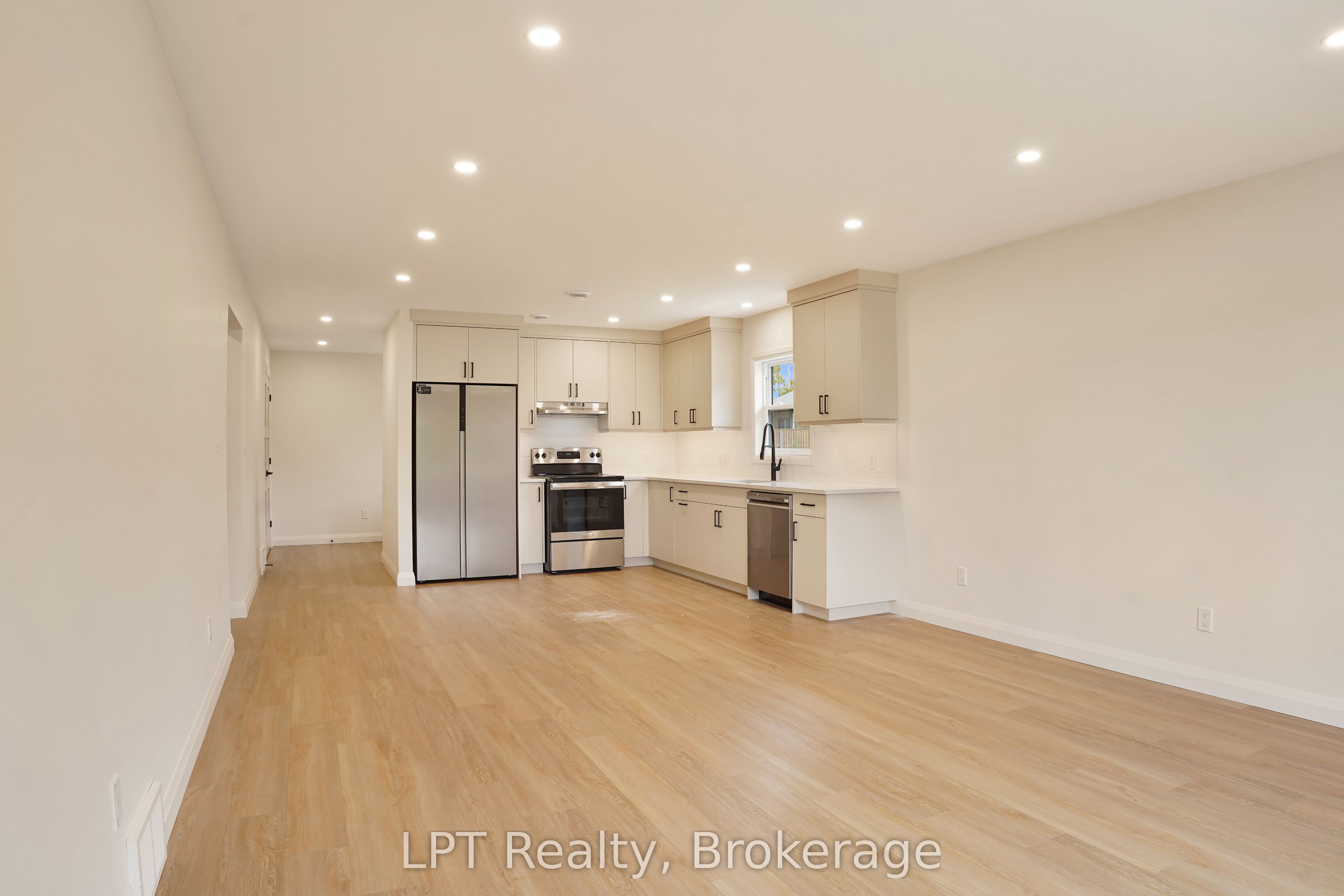 665 Watson Street Property Photo 14