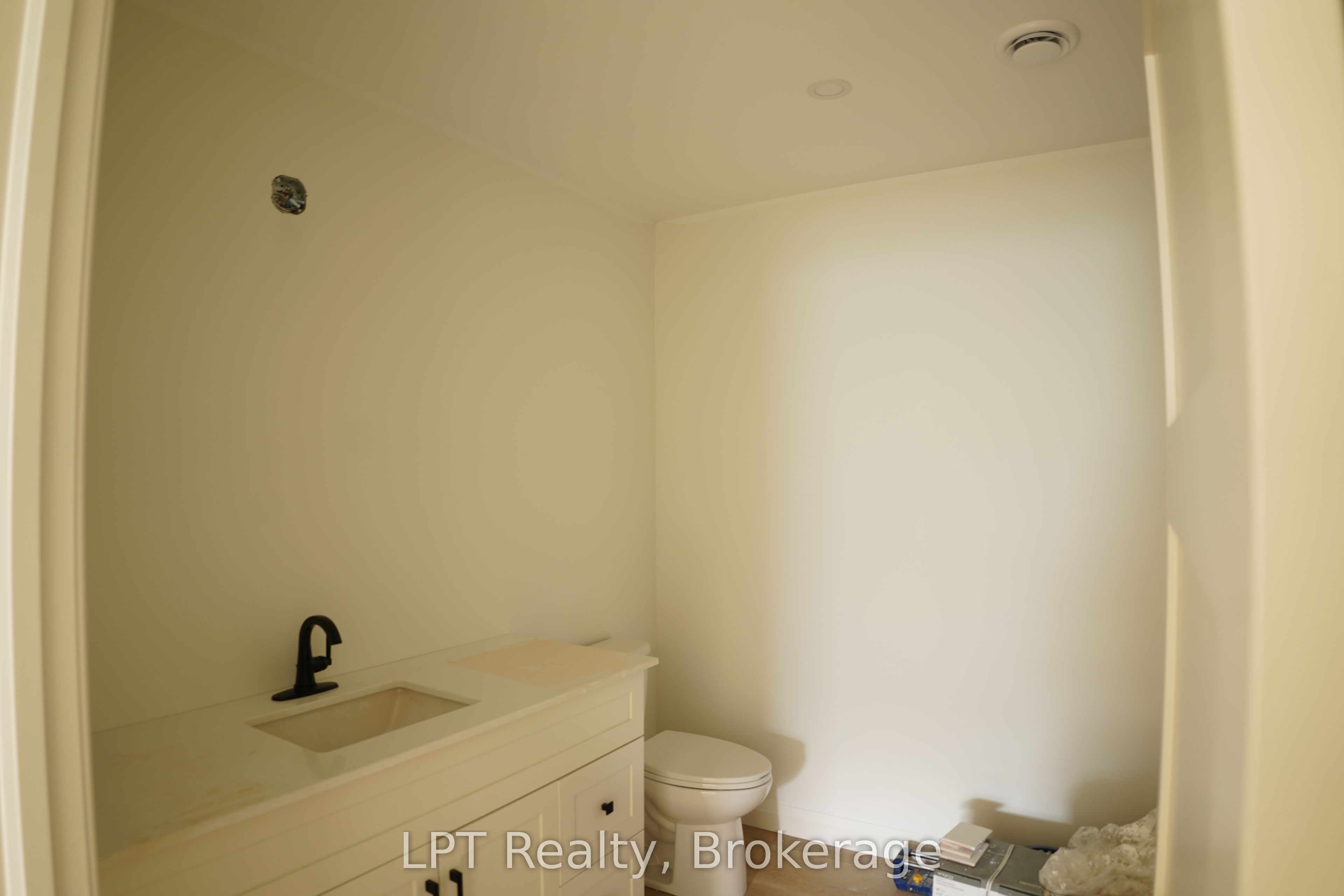 665 Watson Street Property Photo 16