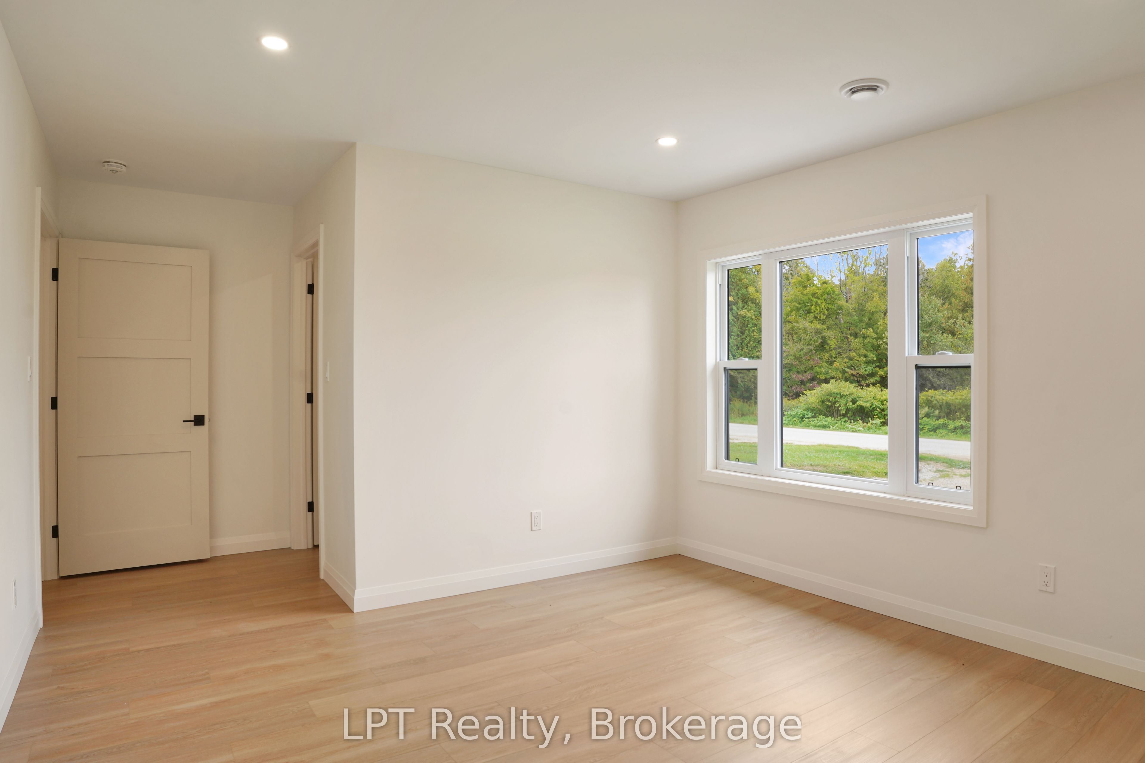 665 Watson Street Property Photo 20