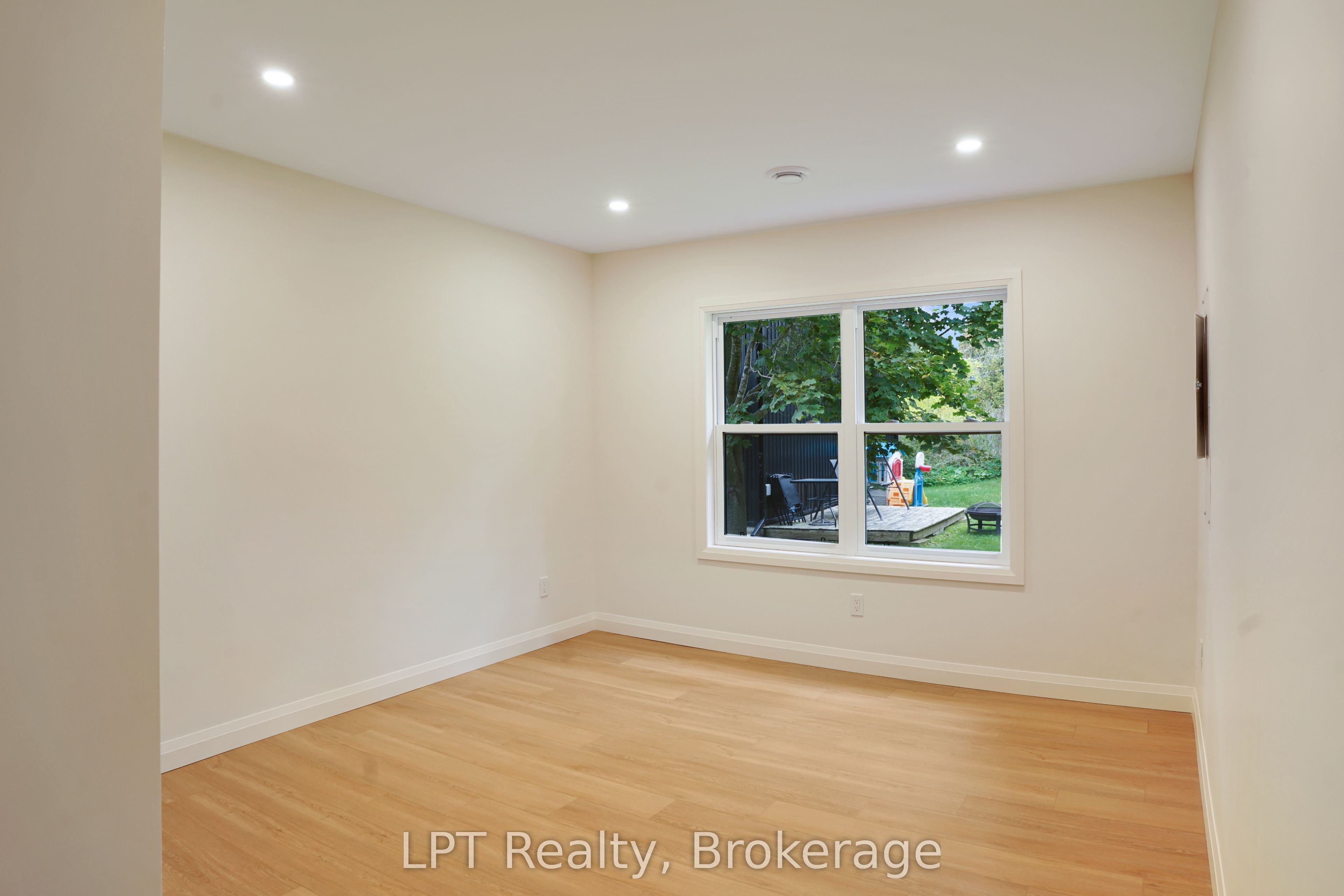 665 Watson Street Property Photo 22