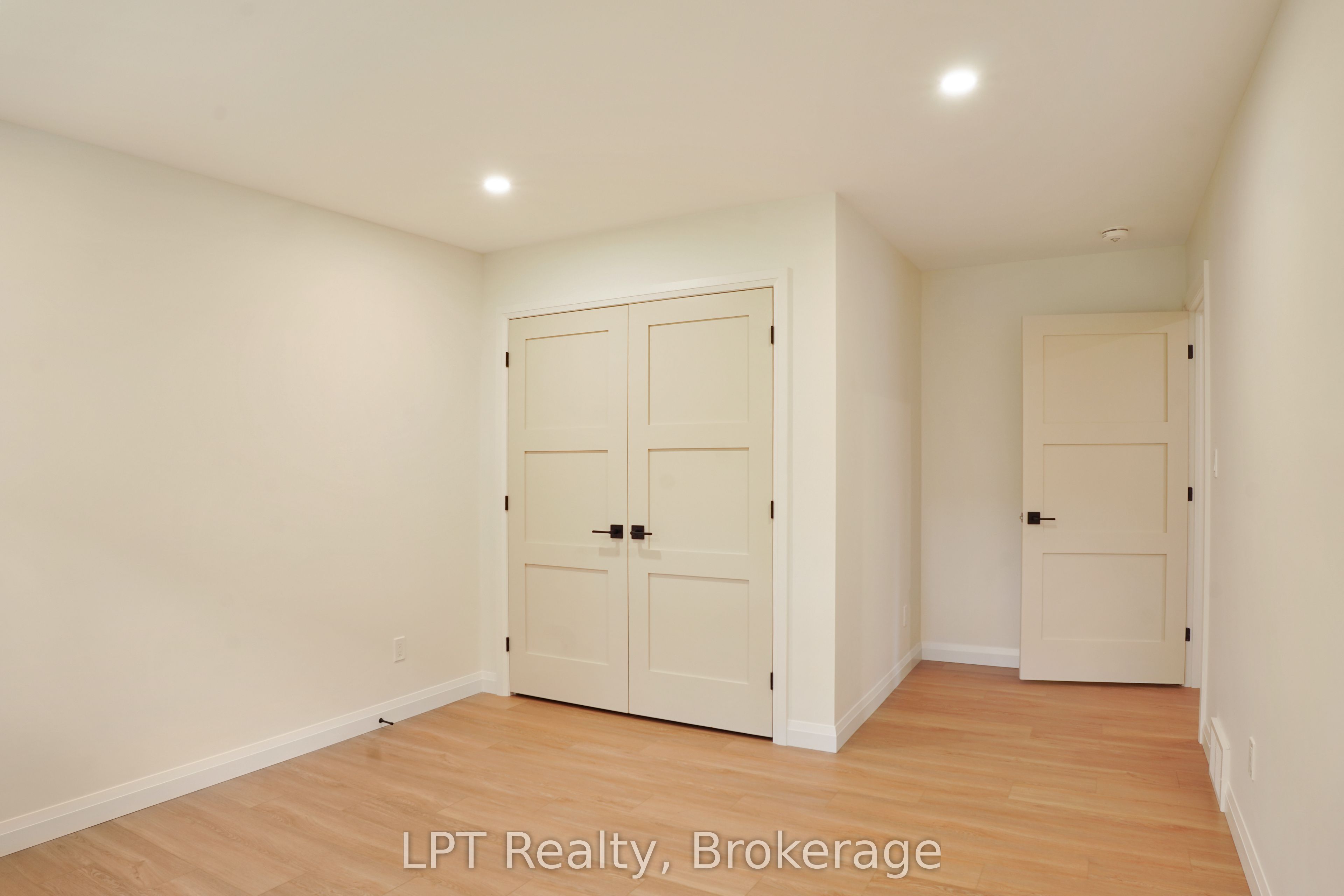 665 Watson Street Property Photo 23