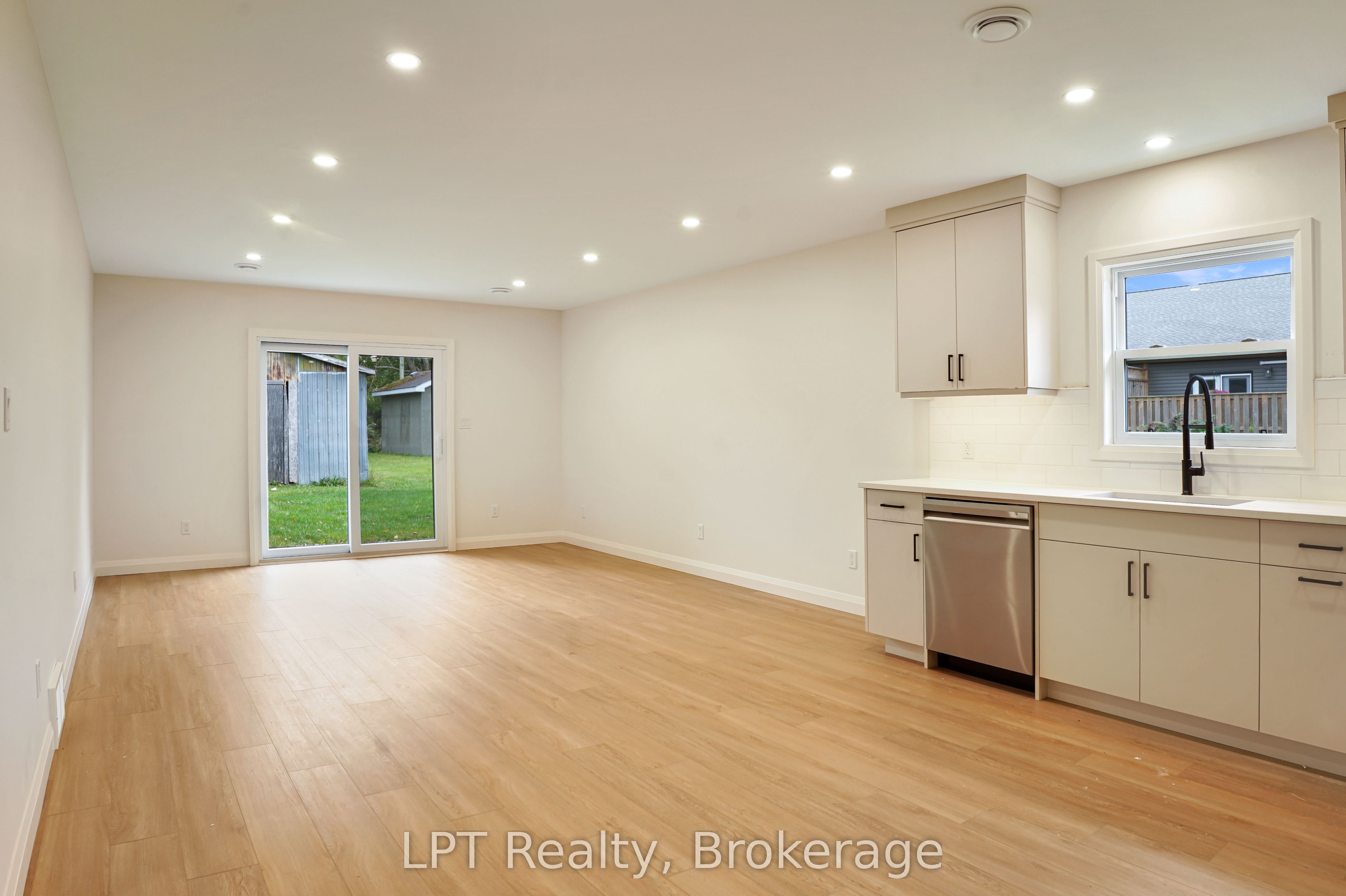 665 Watson Street Property Photo 27