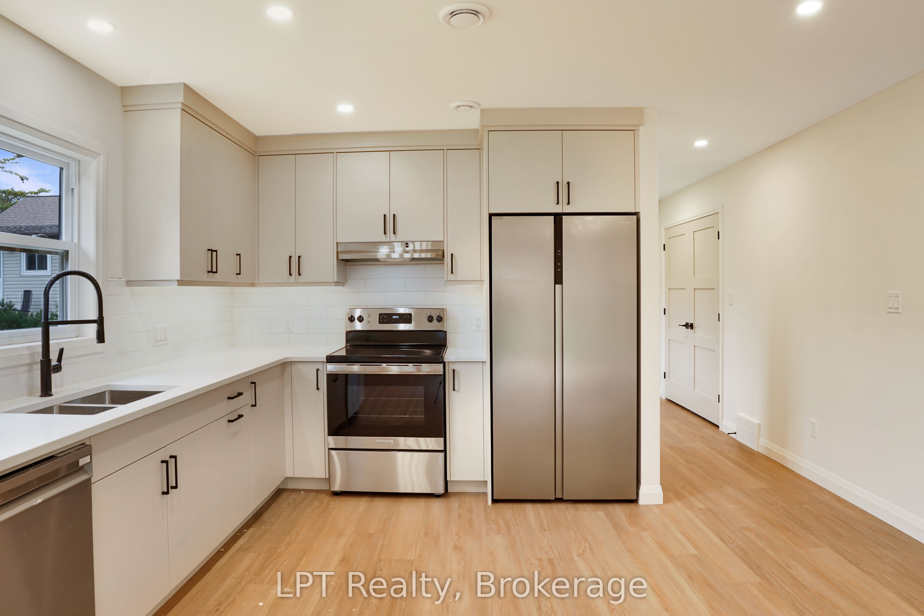 665 Watson Street Property Photo 31