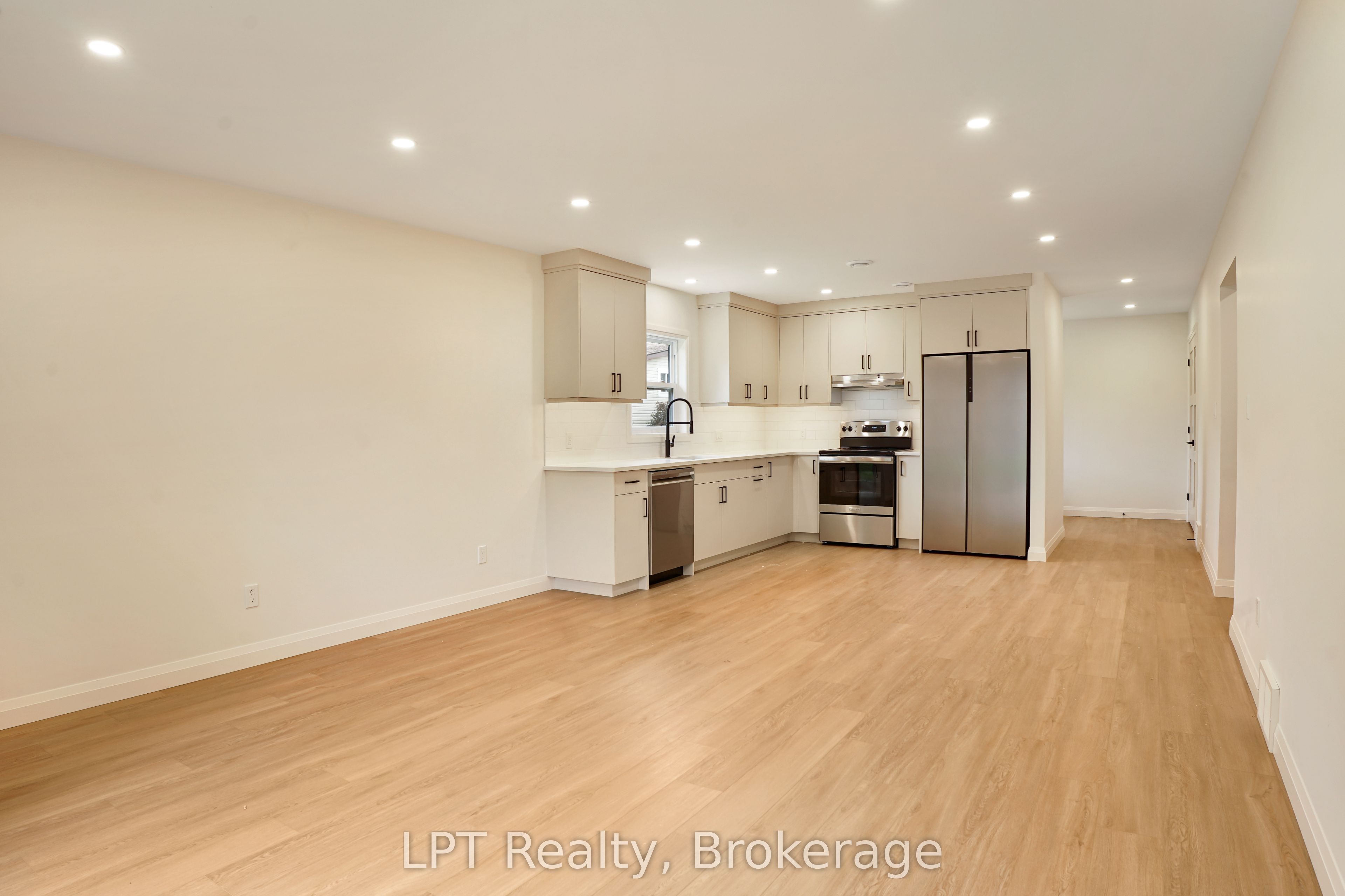 665 Watson Street Property Photo 32