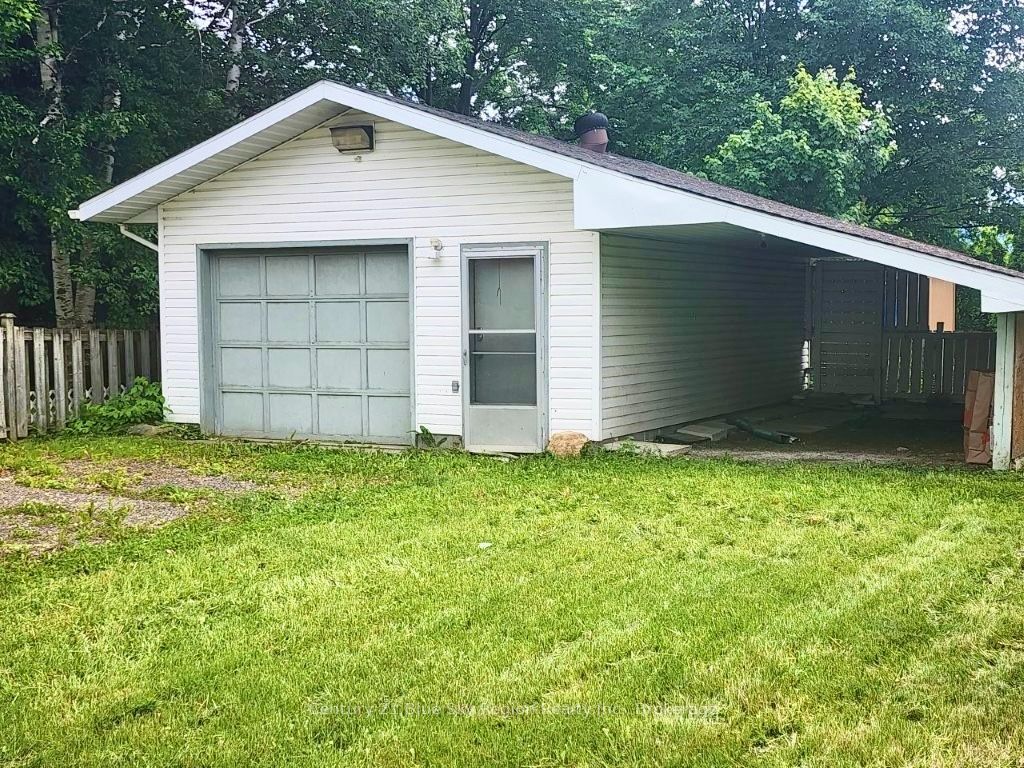677 Tackaberry Drive Property Photo 5