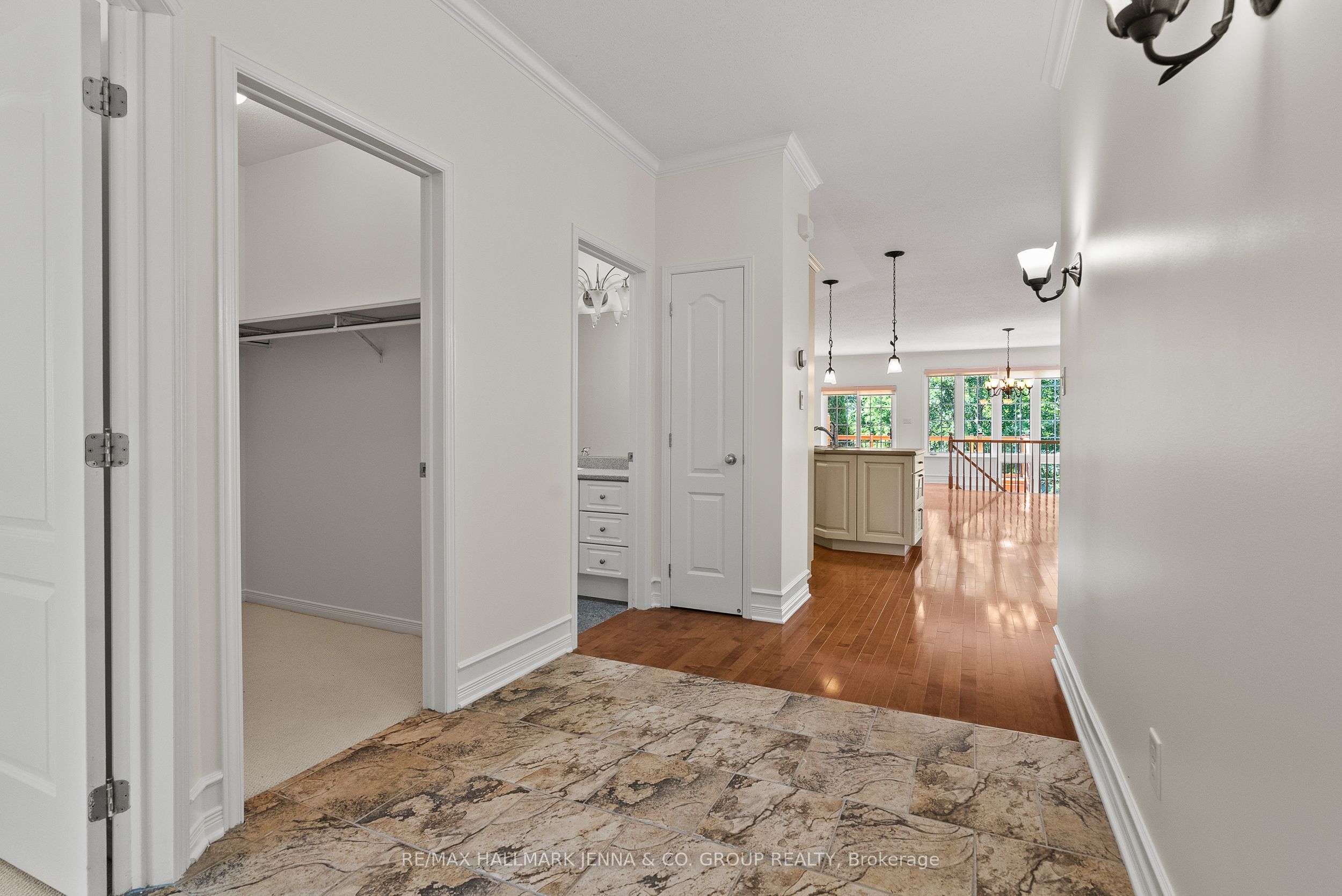 110 Heathercrest Private Property Photo 4
