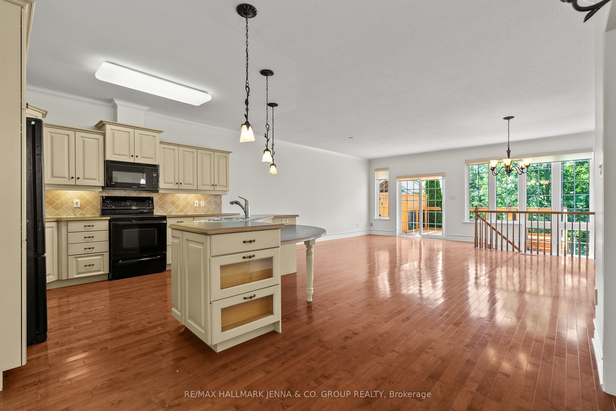 110 Heathercrest Private Property Photo 8