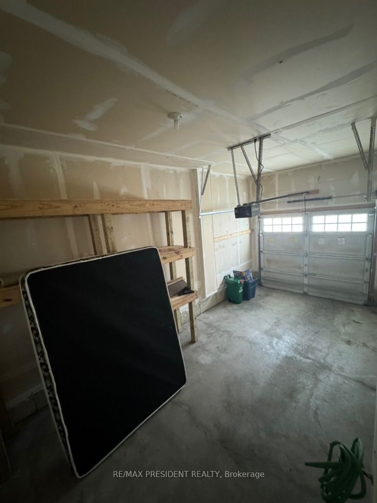 4 Avedisian Street Property Photo 14