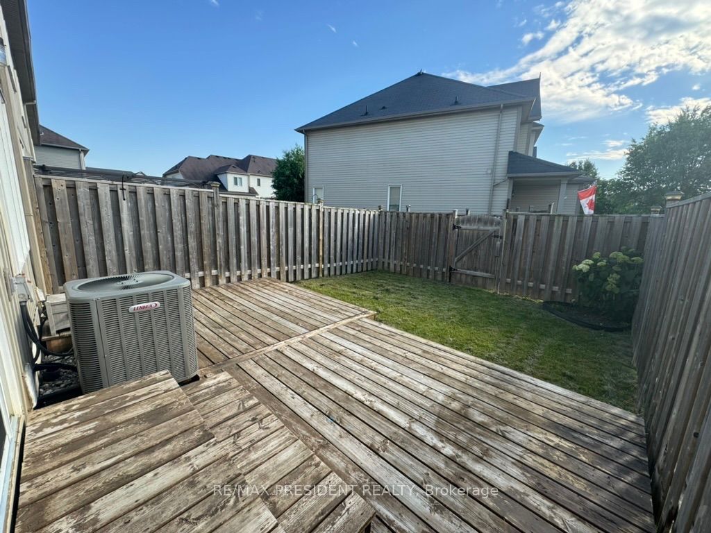 4 Avedisian Street Property Photo 16