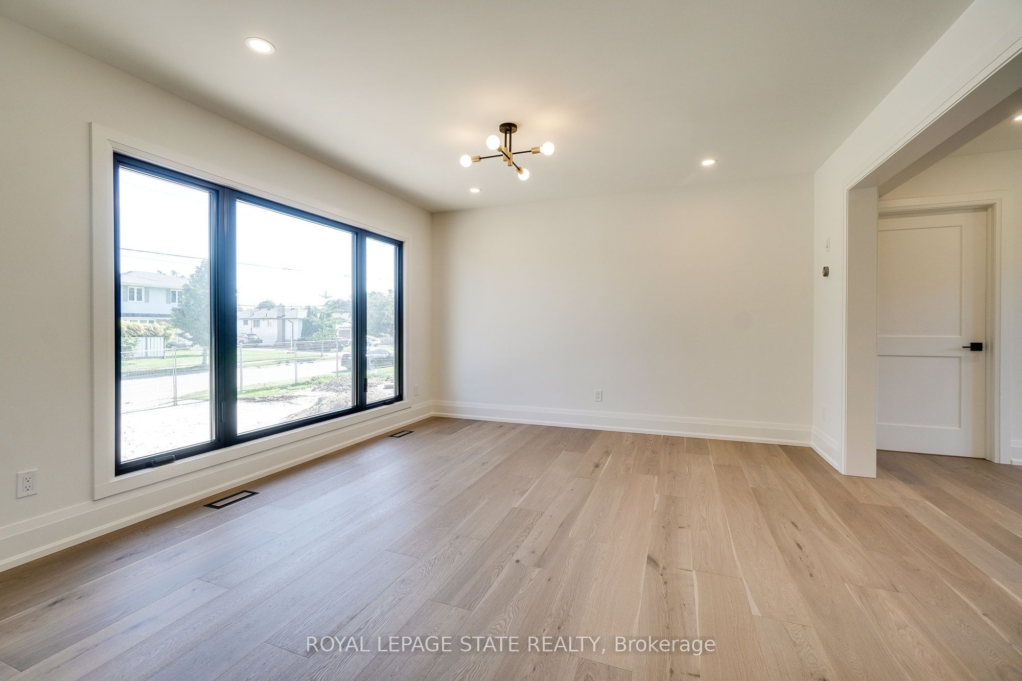 24 Royce Avenue Property Photo 25
