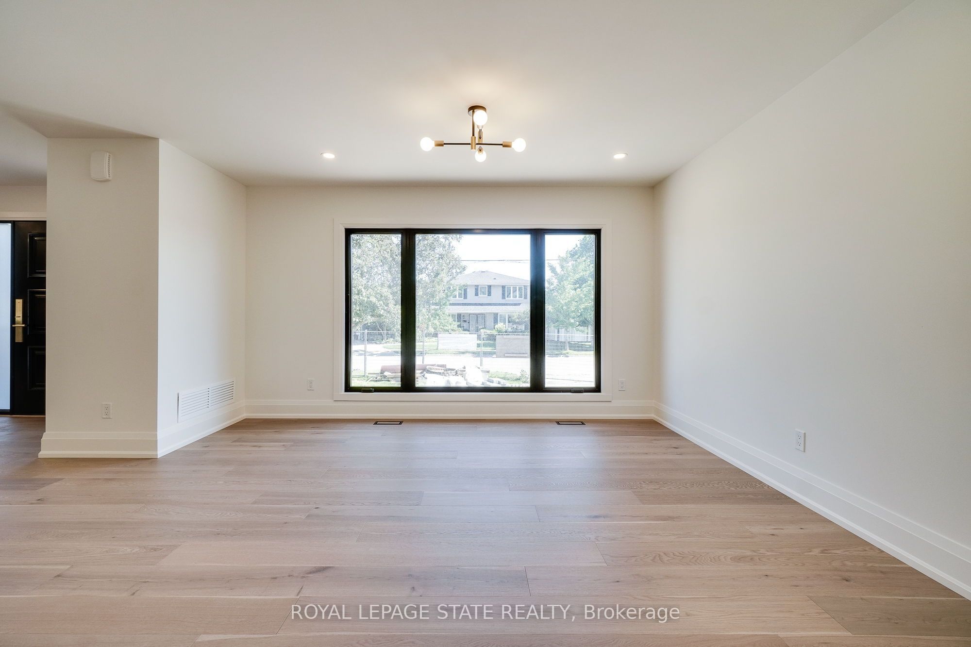 24 Royce Avenue Property Photo 28