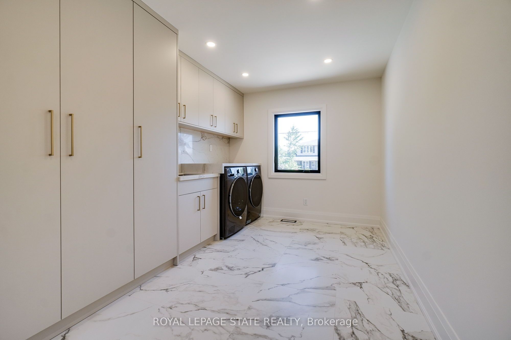 24 Royce Avenue Property Photo 32