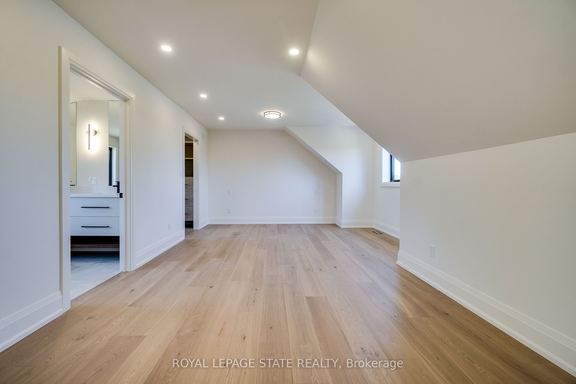 24 Royce Avenue Property Photo 38