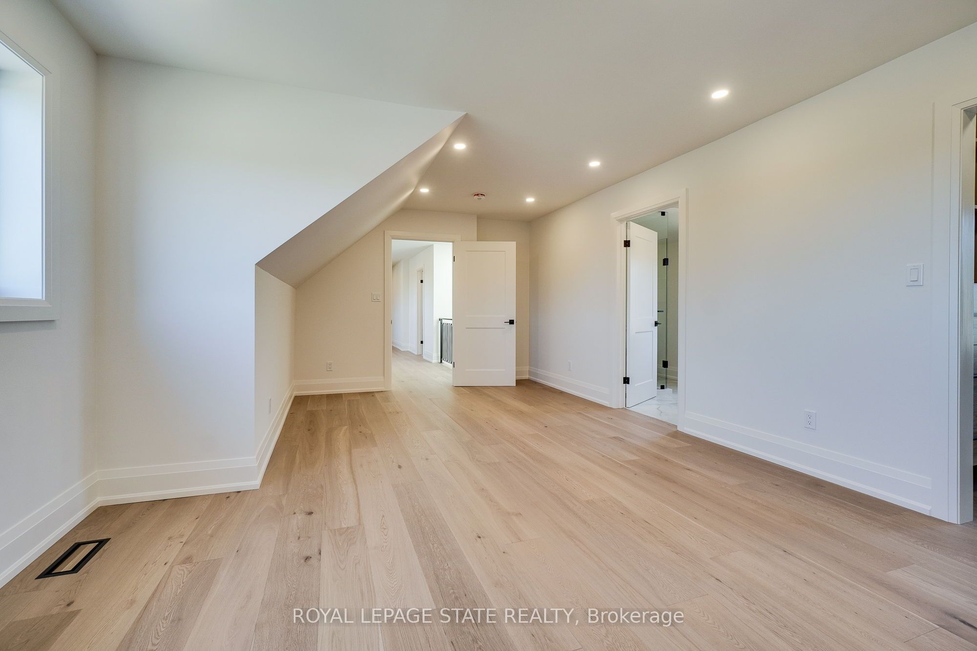 24 Royce Avenue Property Photo 40