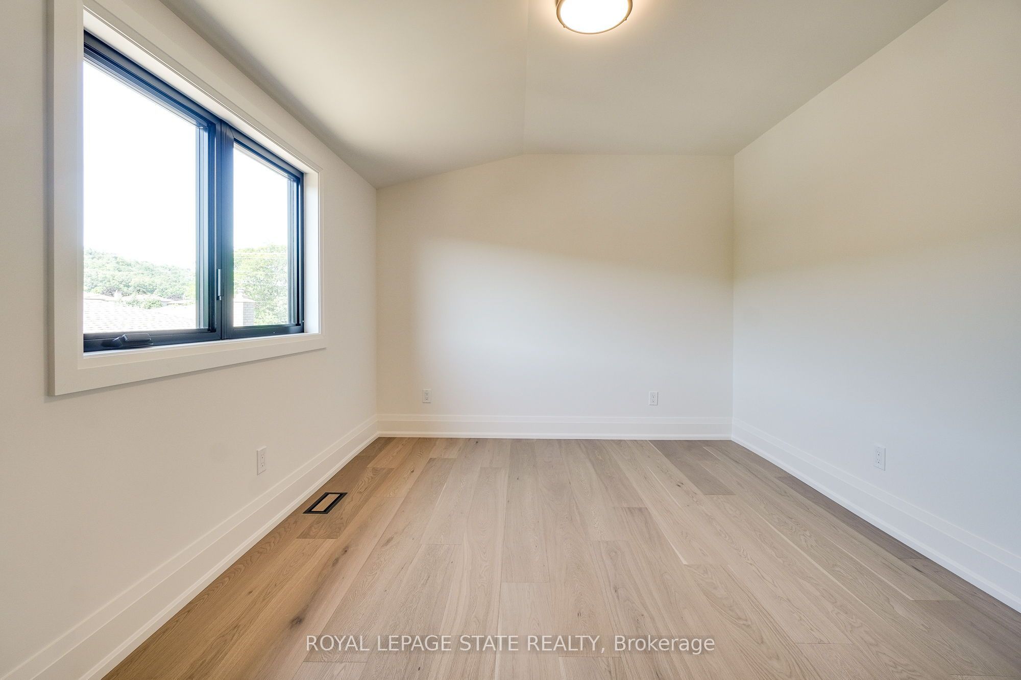 24 Royce Avenue Property Photo 44
