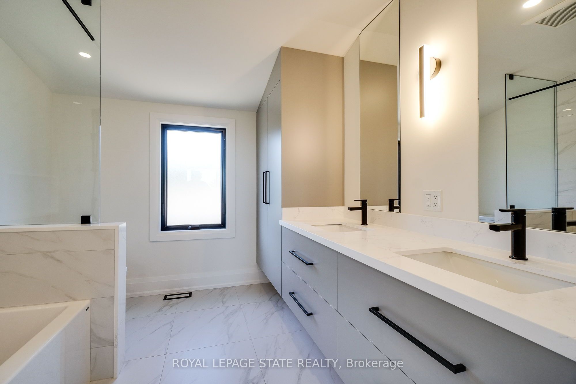 24 Royce Avenue Property Photo 50