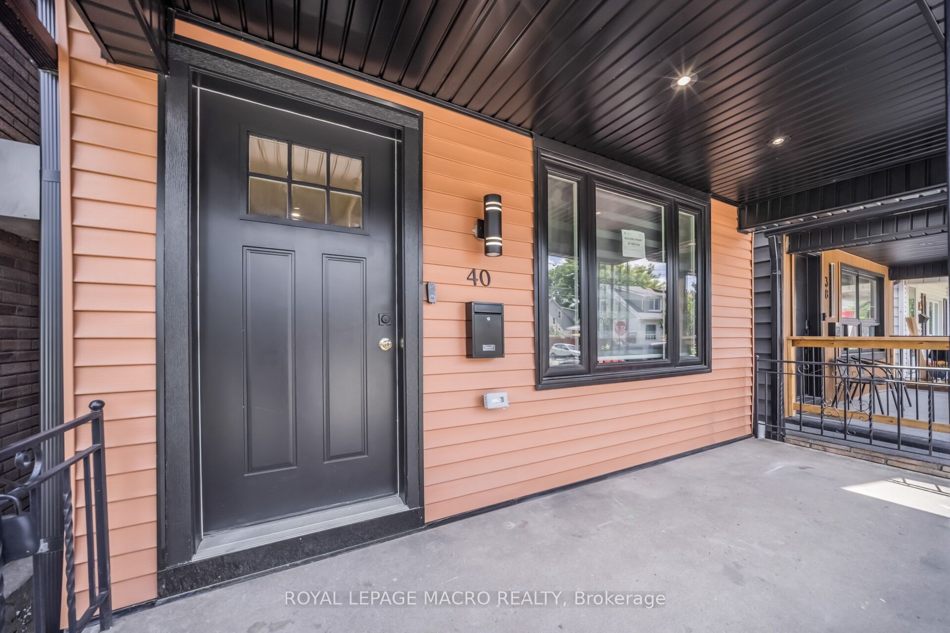 40 Glendale Avenue N Property Photo 5