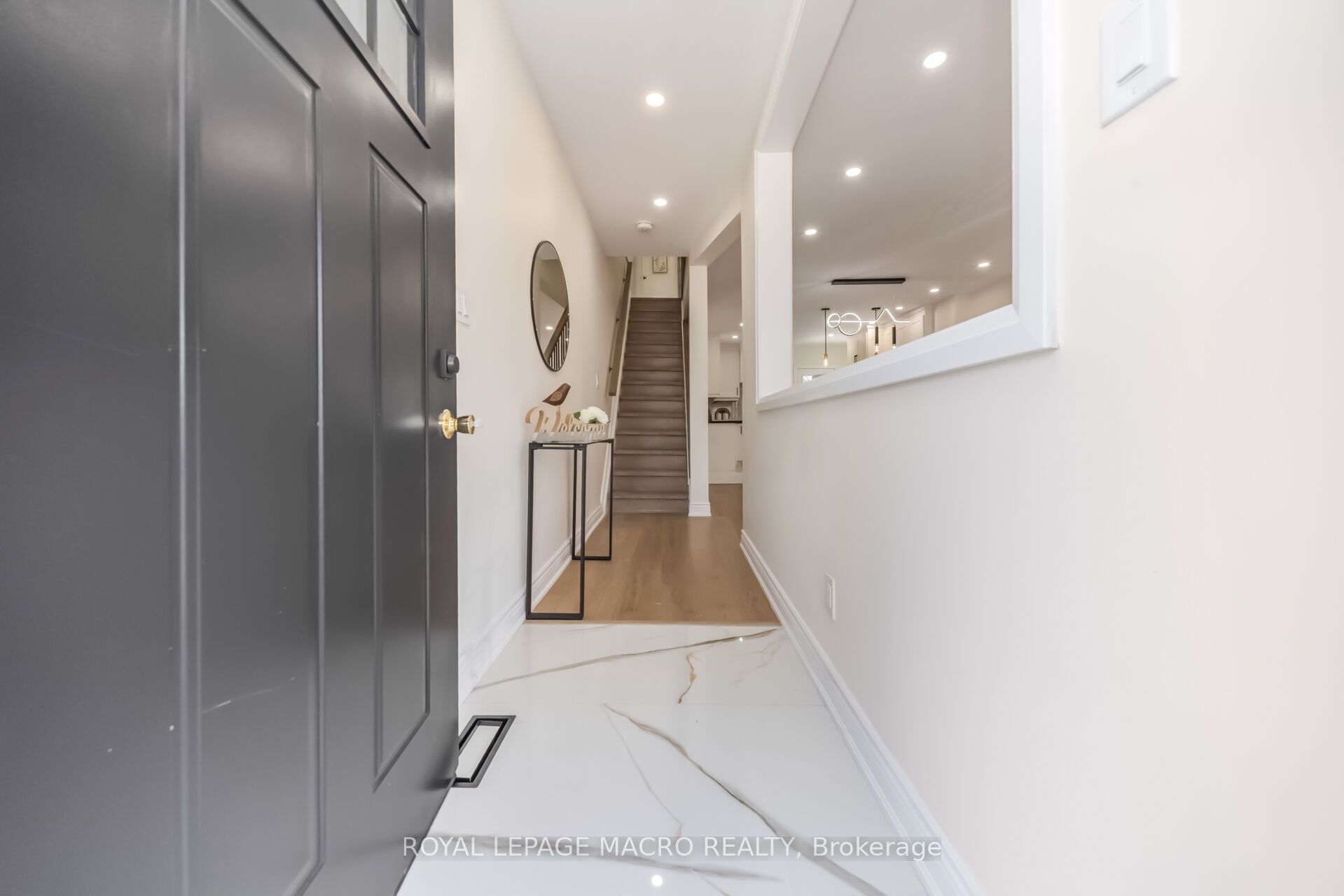 40 Glendale Avenue N Property Photo 6