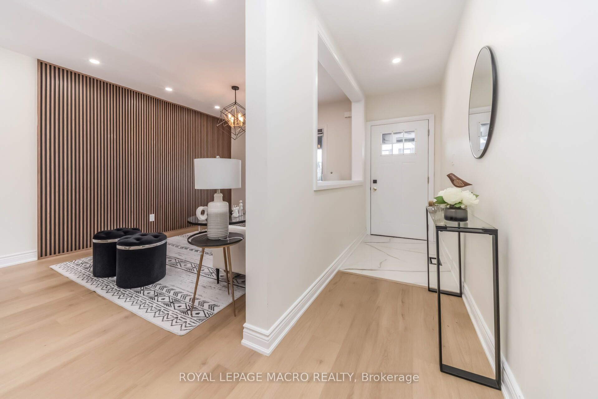40 Glendale Avenue N Property Photo 7