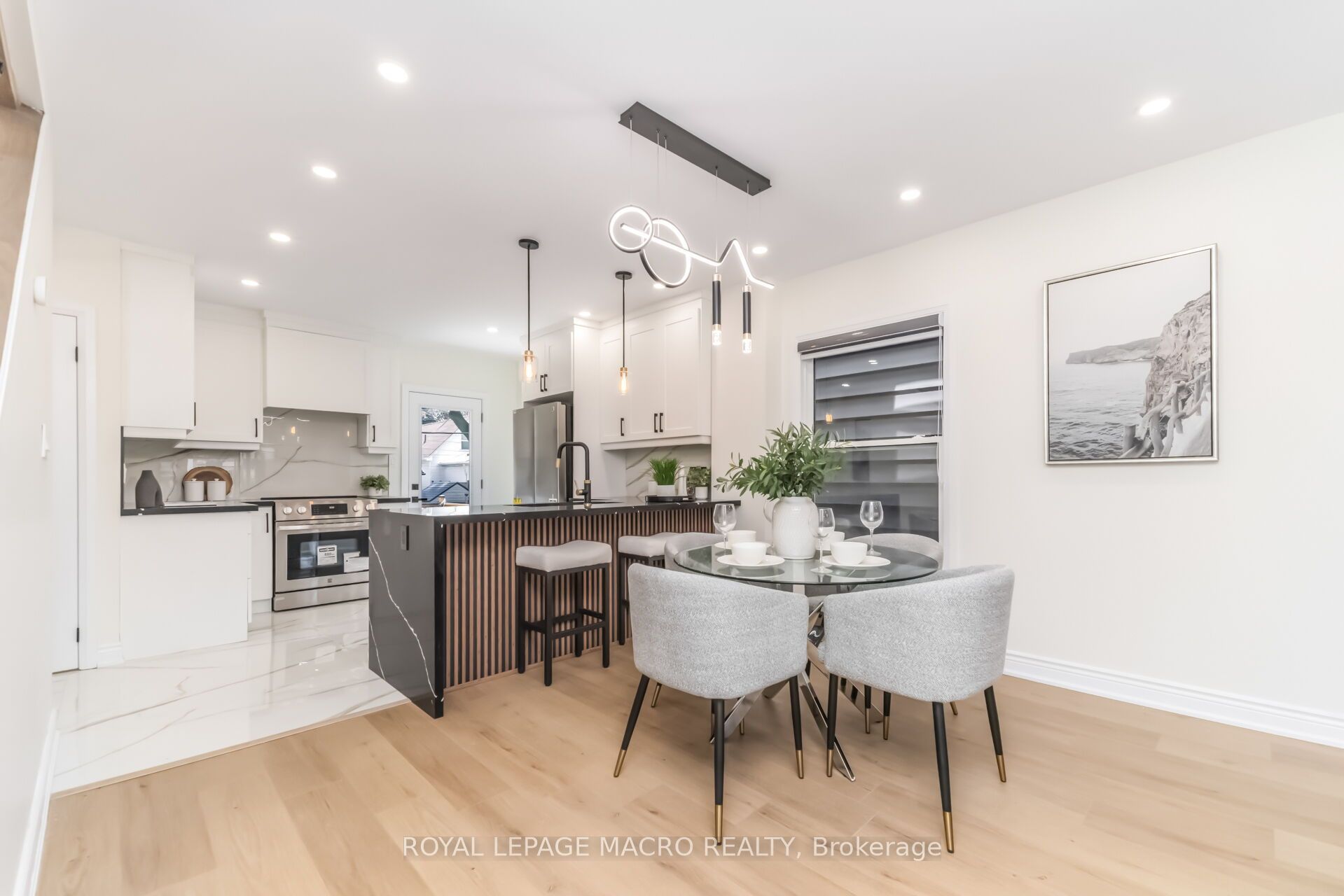 40 Glendale Avenue N Property Photo 14