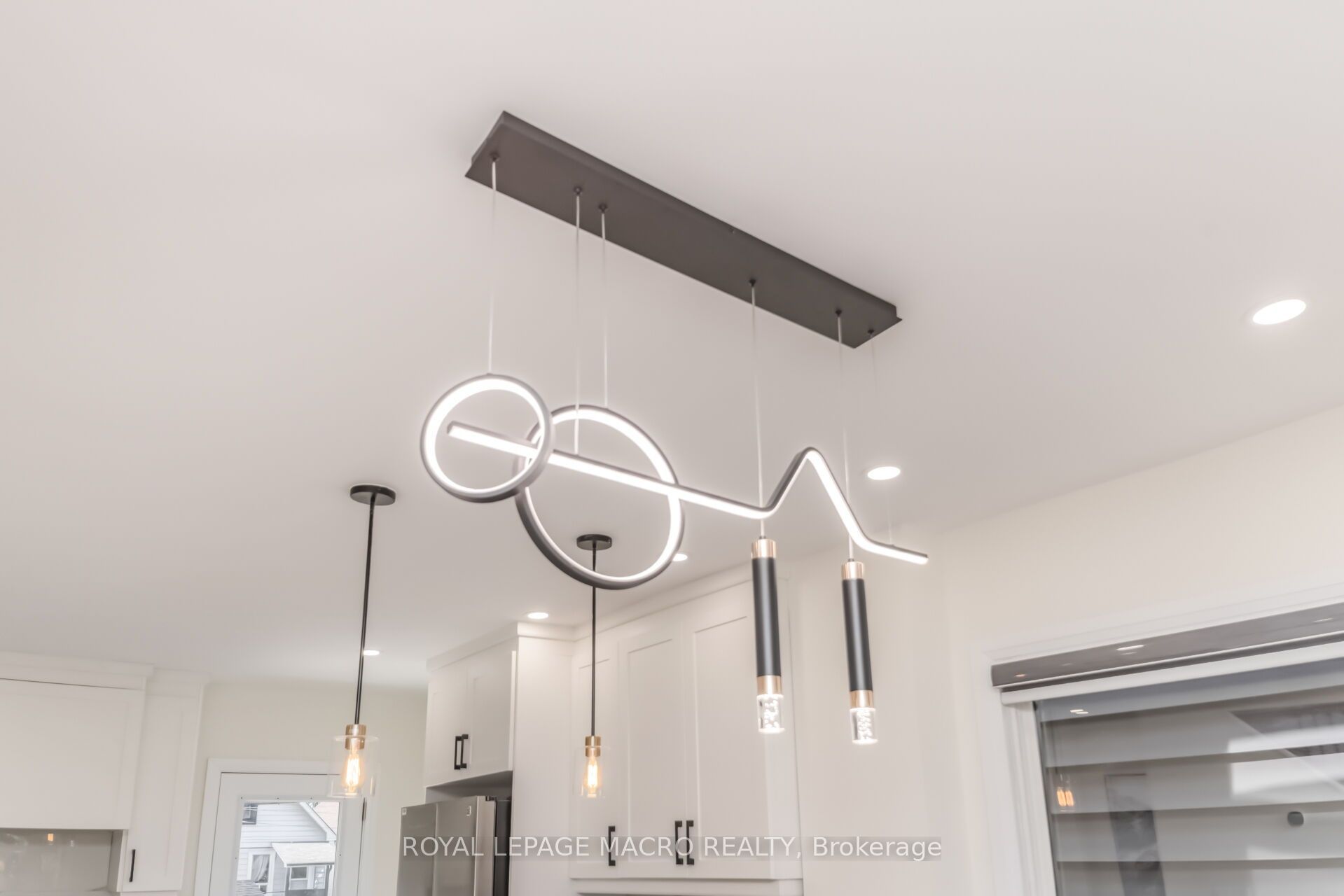 40 Glendale Avenue N Property Photo 15