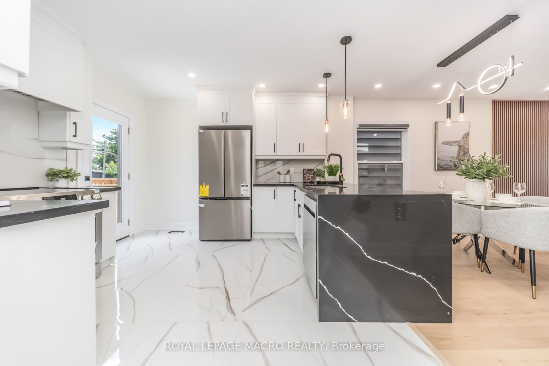40 Glendale Avenue N Property Photo 19