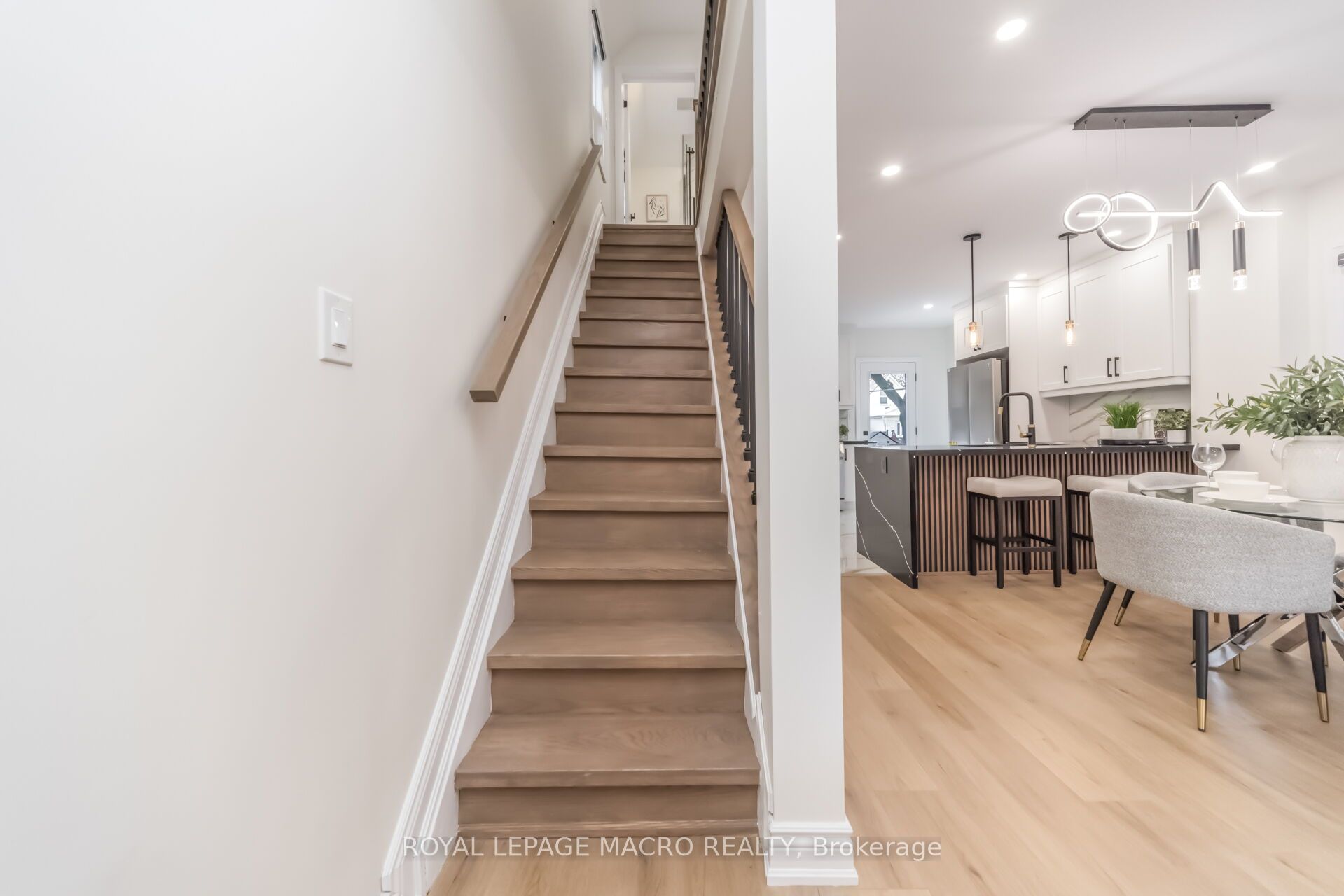 40 Glendale Avenue N Property Photo 27