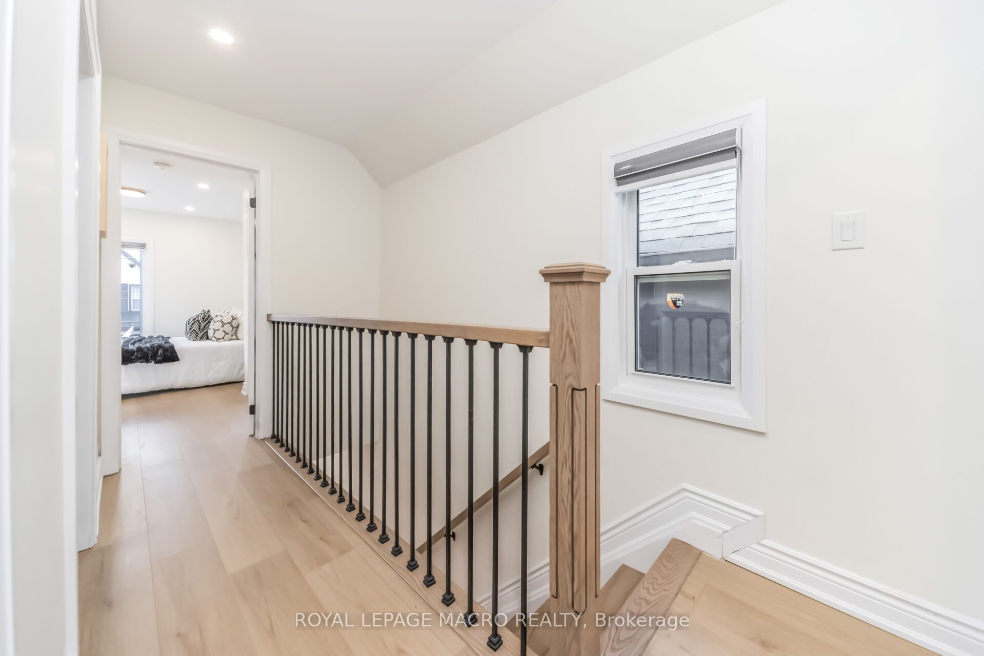 40 Glendale Avenue N Property Photo 28