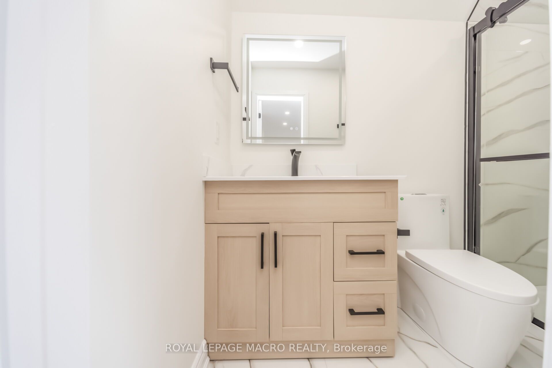 40 Glendale Avenue N Property Photo 34