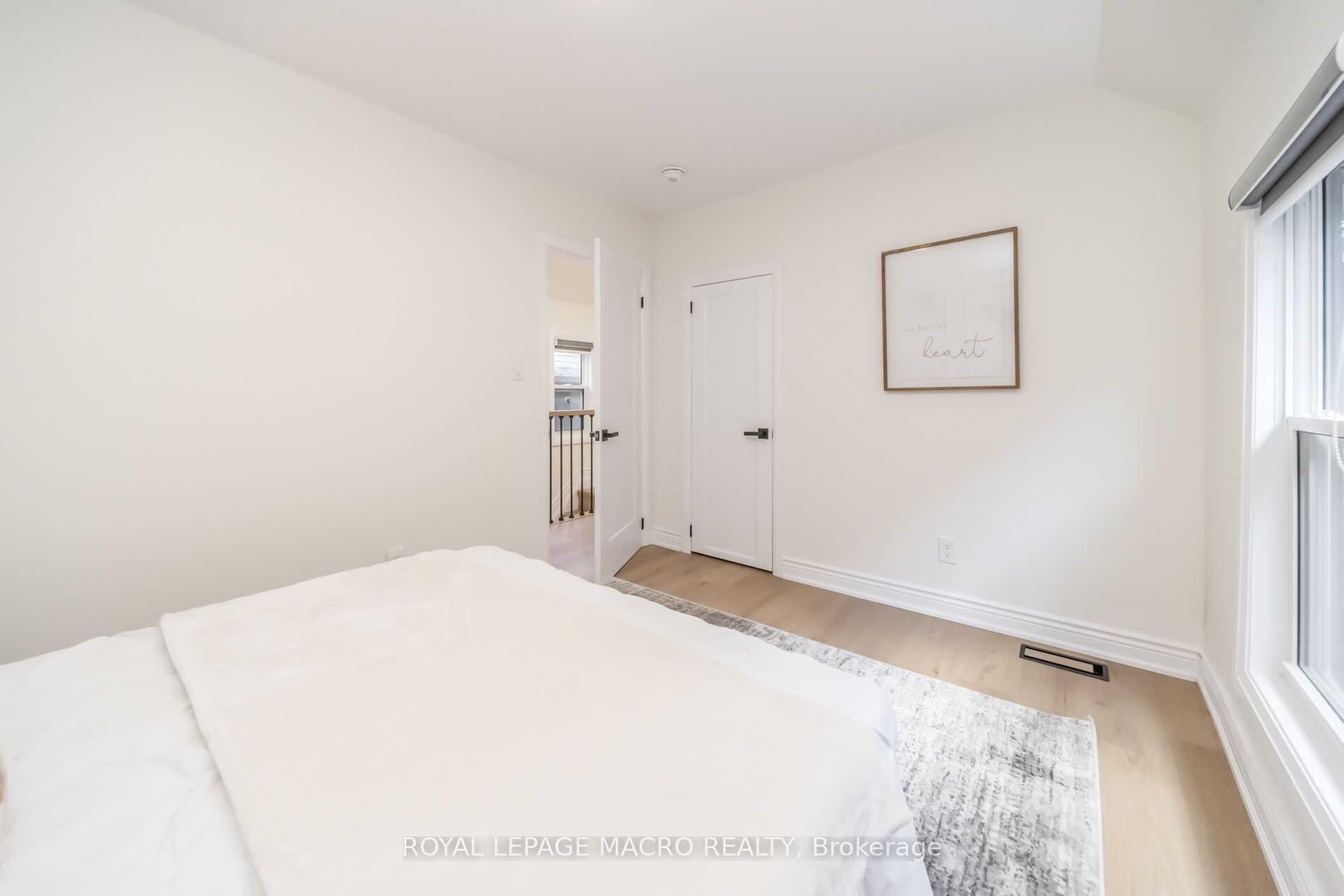 40 Glendale Avenue N Property Photo 37