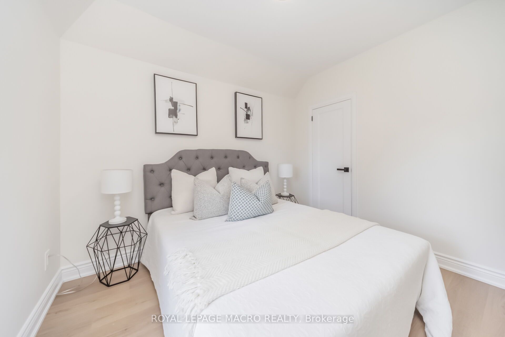 40 Glendale Avenue N Property Photo 39