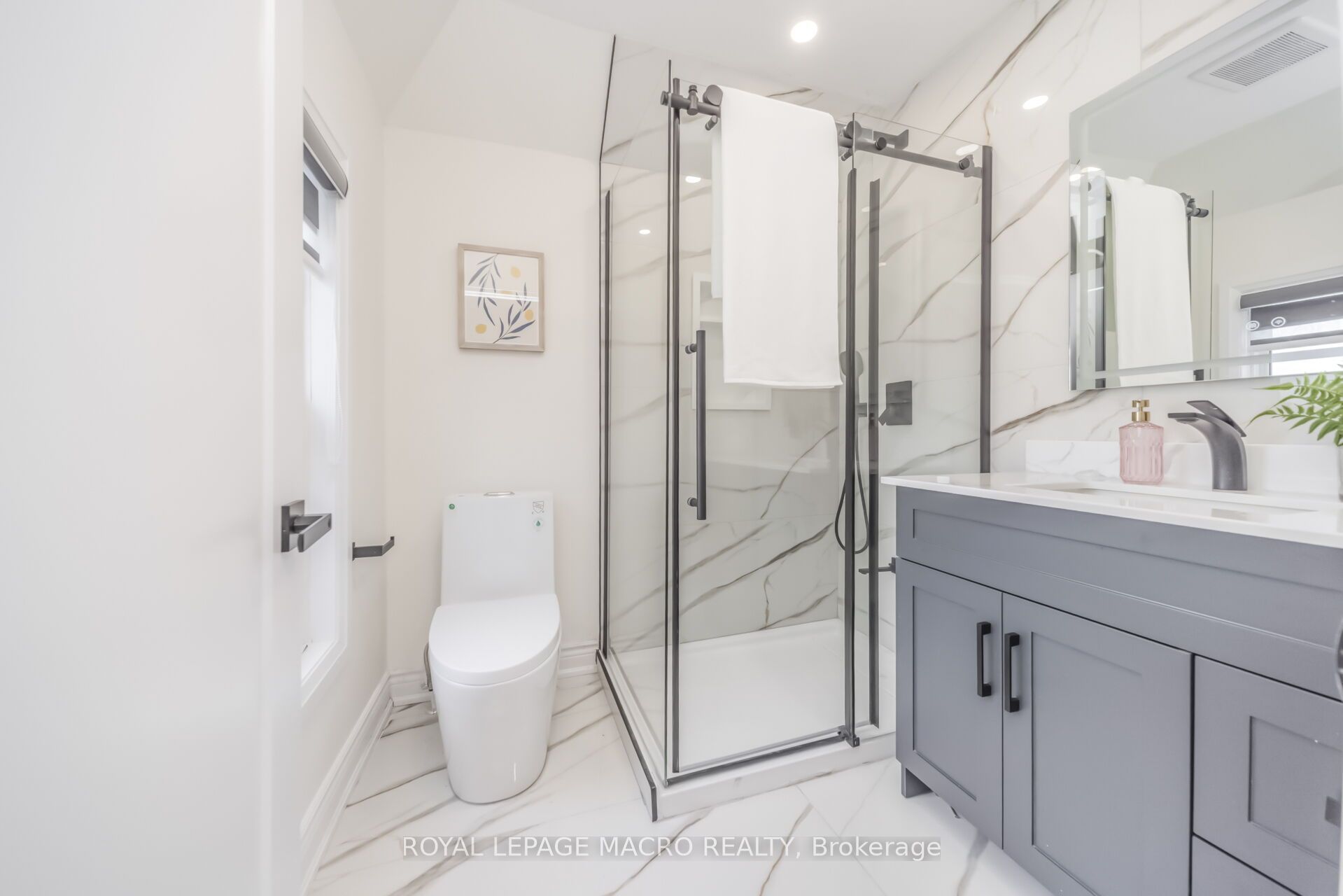 40 Glendale Avenue N Property Photo 40
