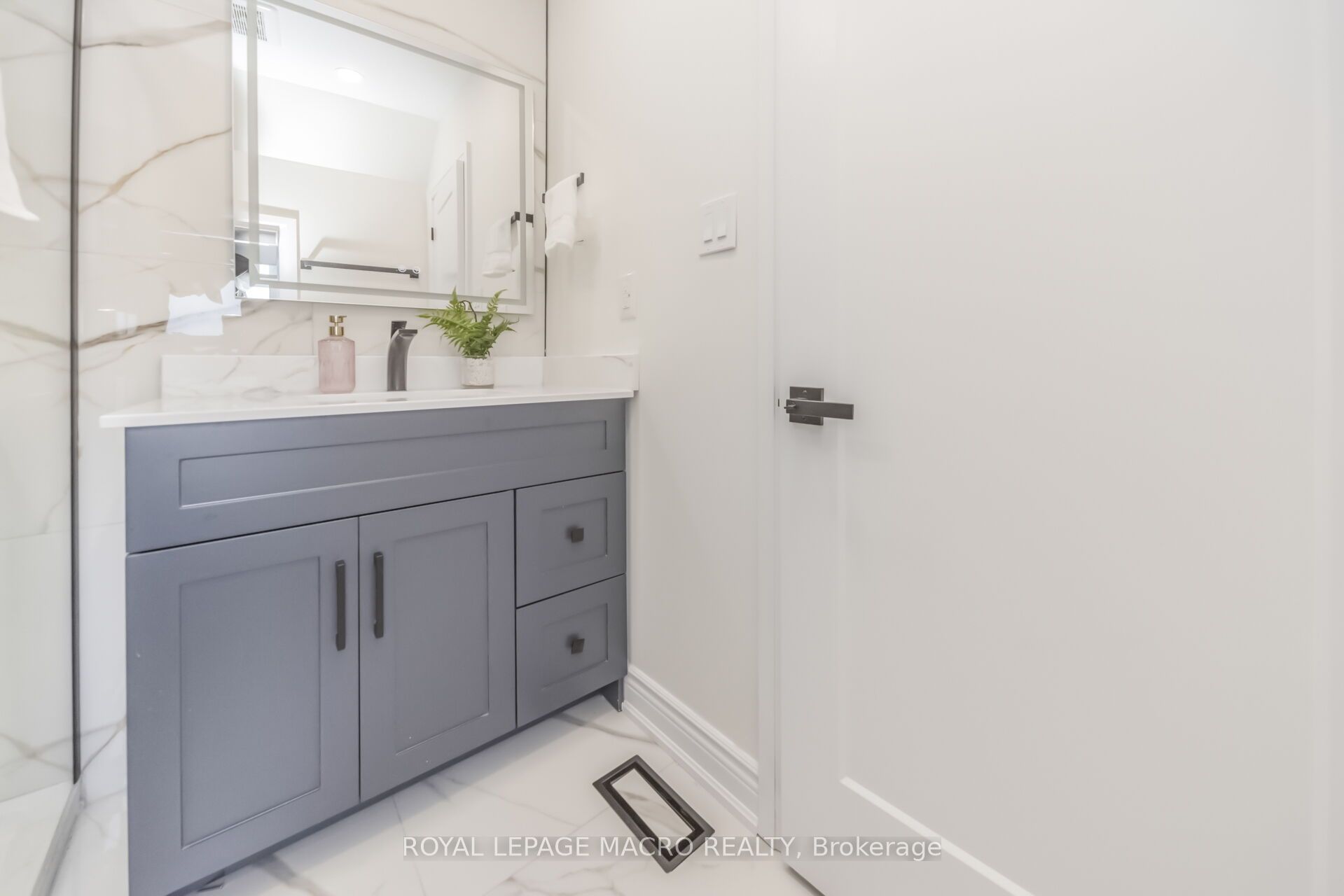 40 Glendale Avenue N Property Photo 41