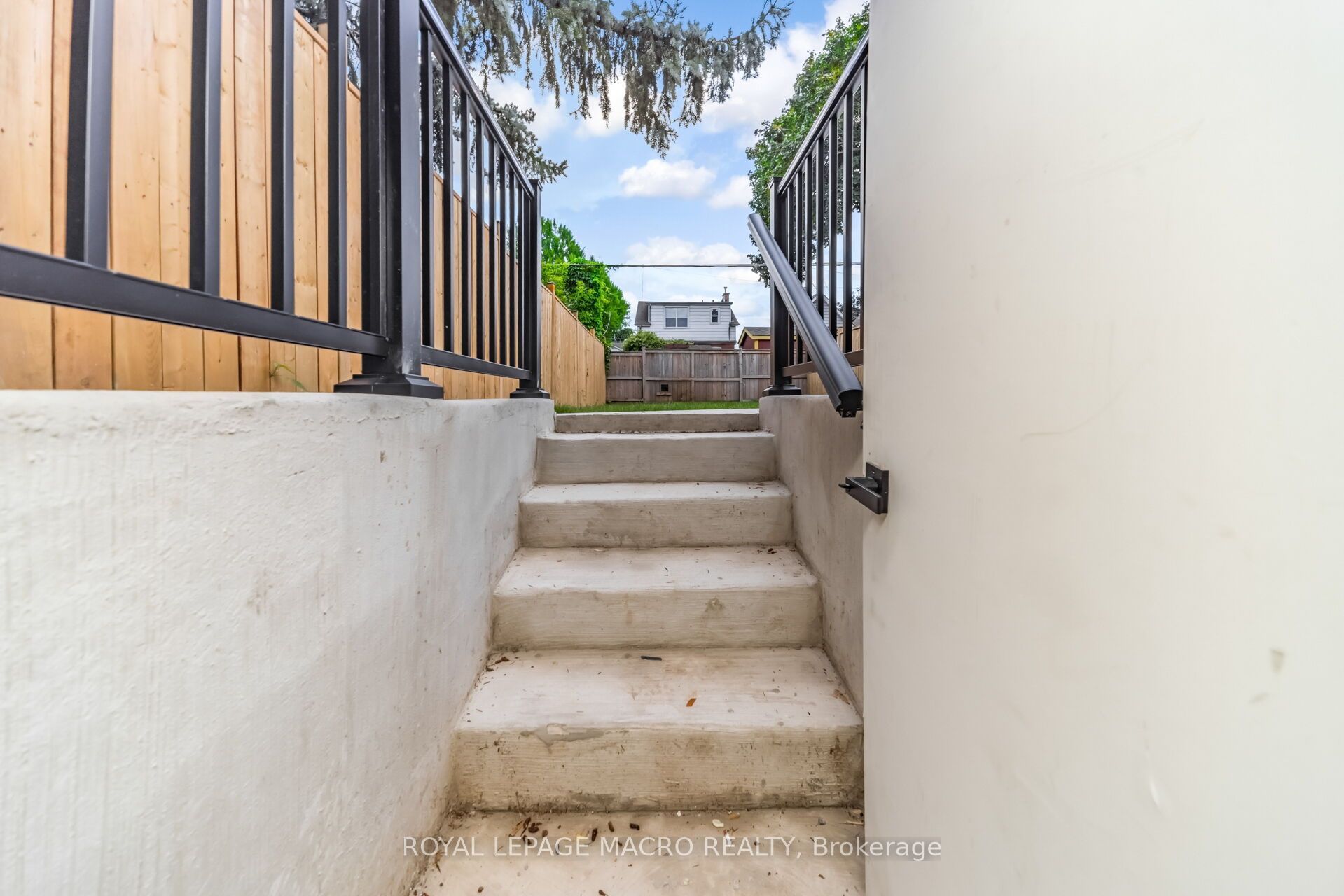 40 Glendale Avenue N Property Photo 43