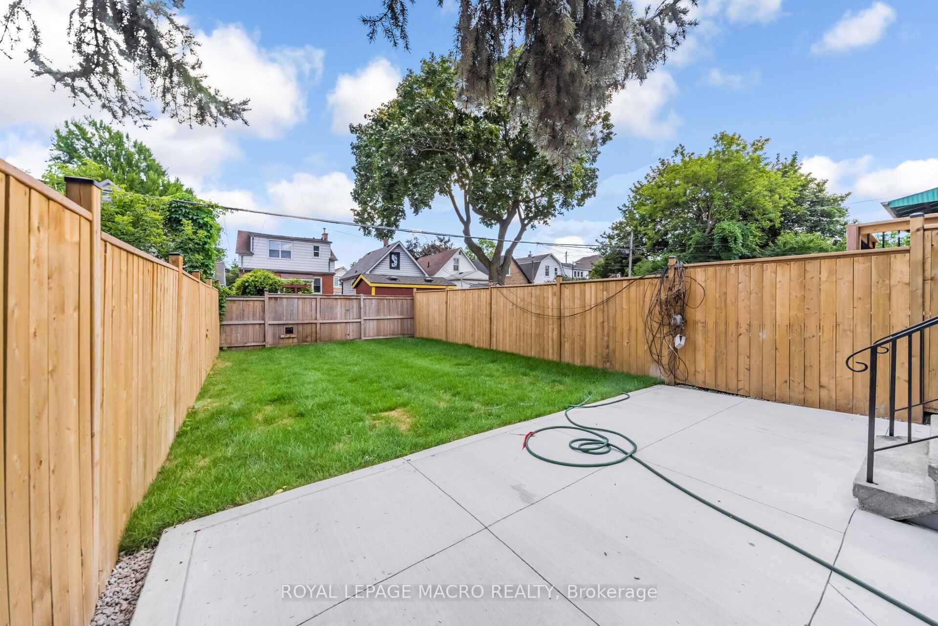 40 Glendale Avenue N Property Photo 44