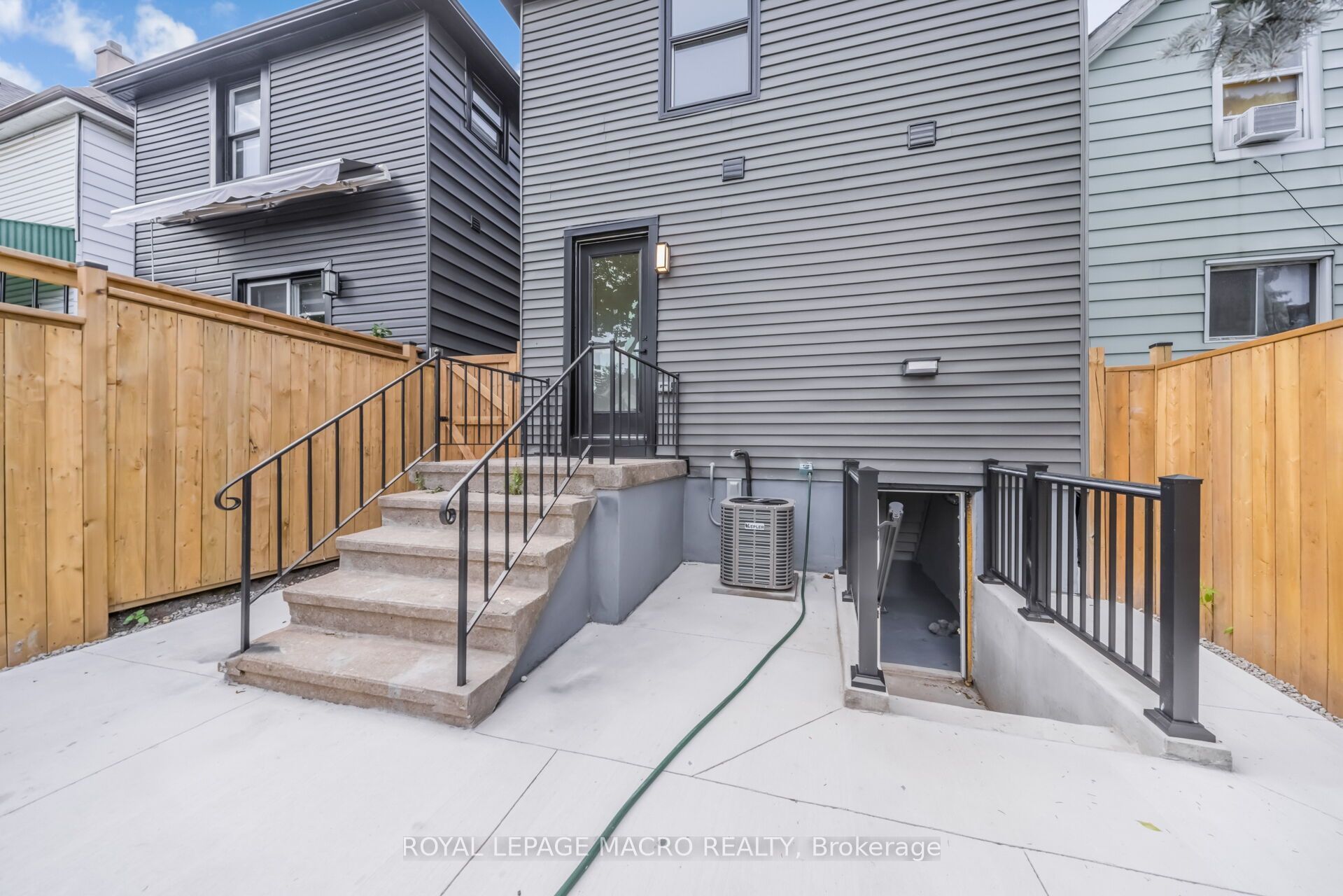 40 Glendale Avenue N Property Photo 46