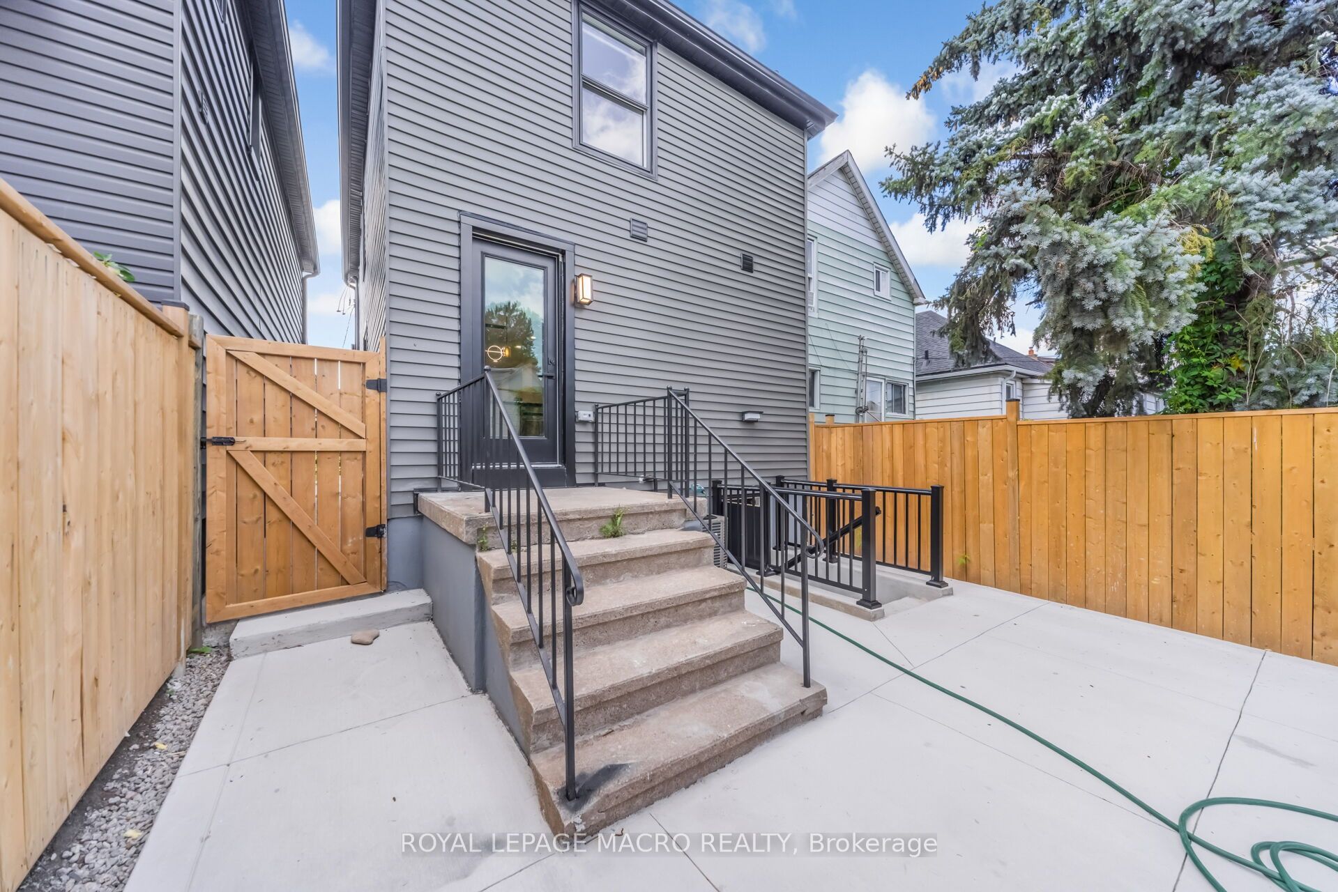 40 Glendale Avenue N Property Photo 47
