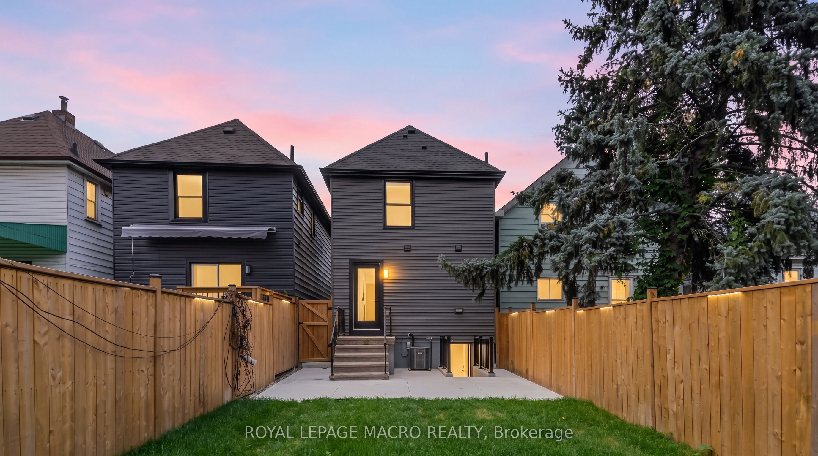 40 Glendale Avenue N Property Photo 49