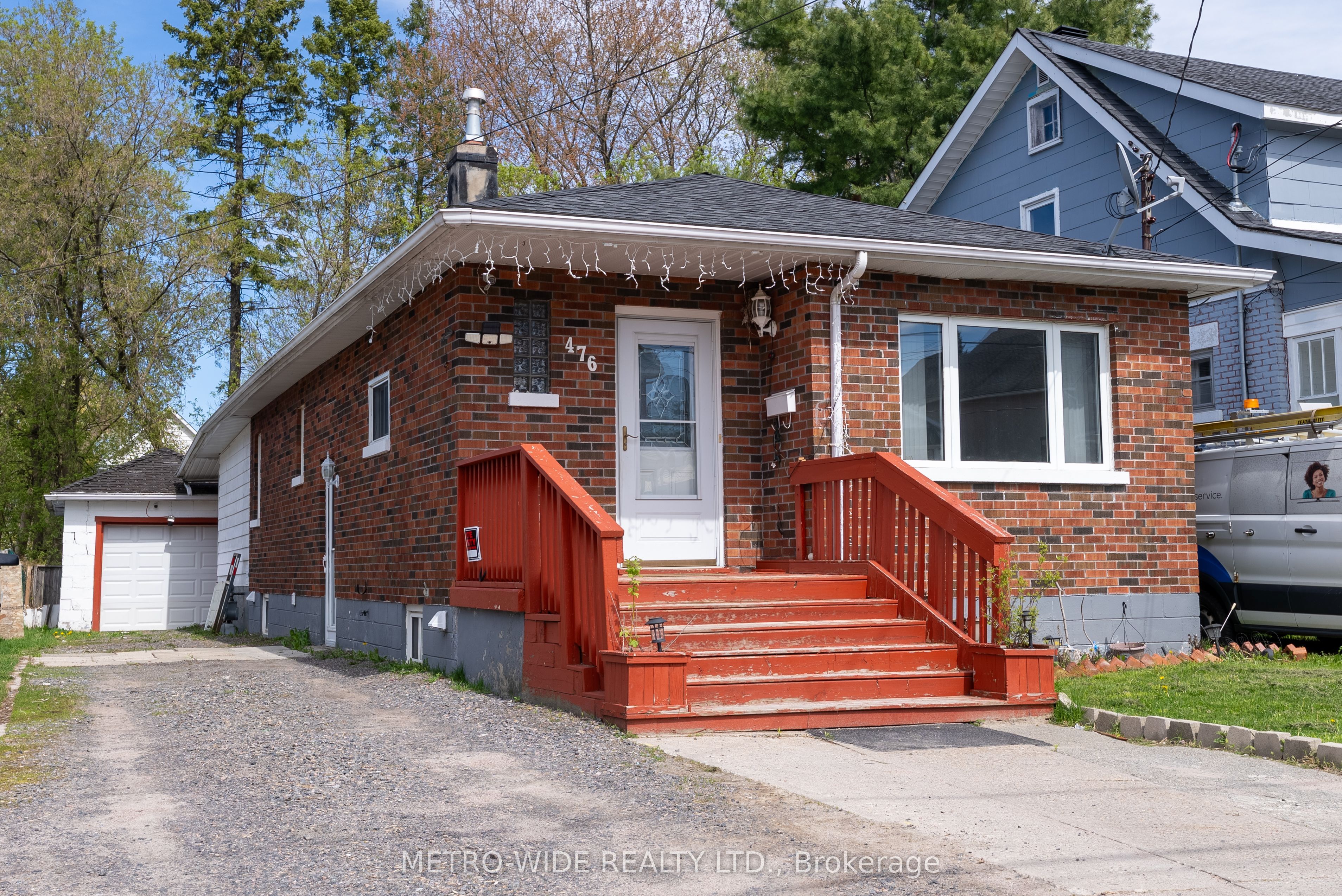476 First Avenue E Property Photo 1