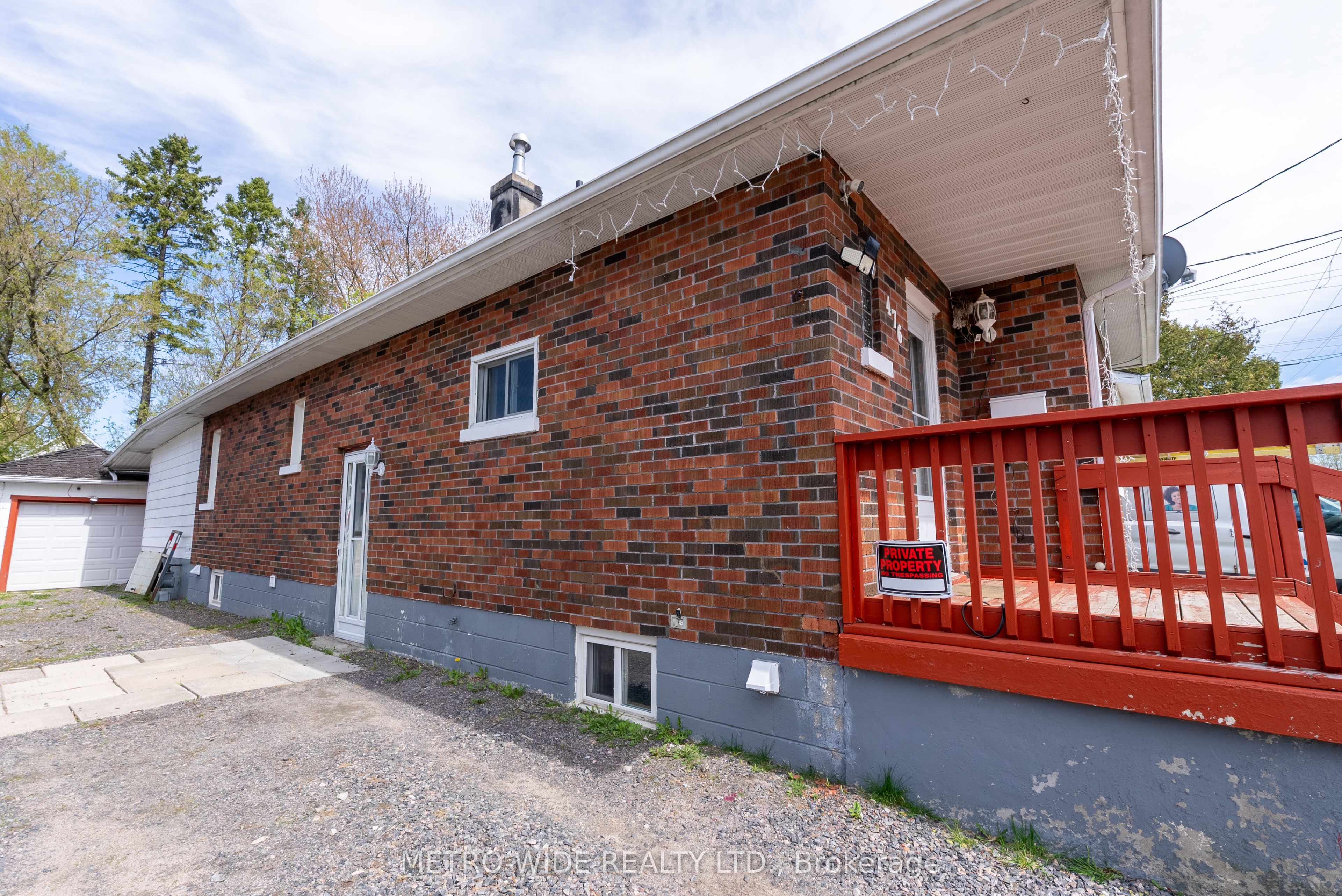 476 First Avenue E Property Photo 4
